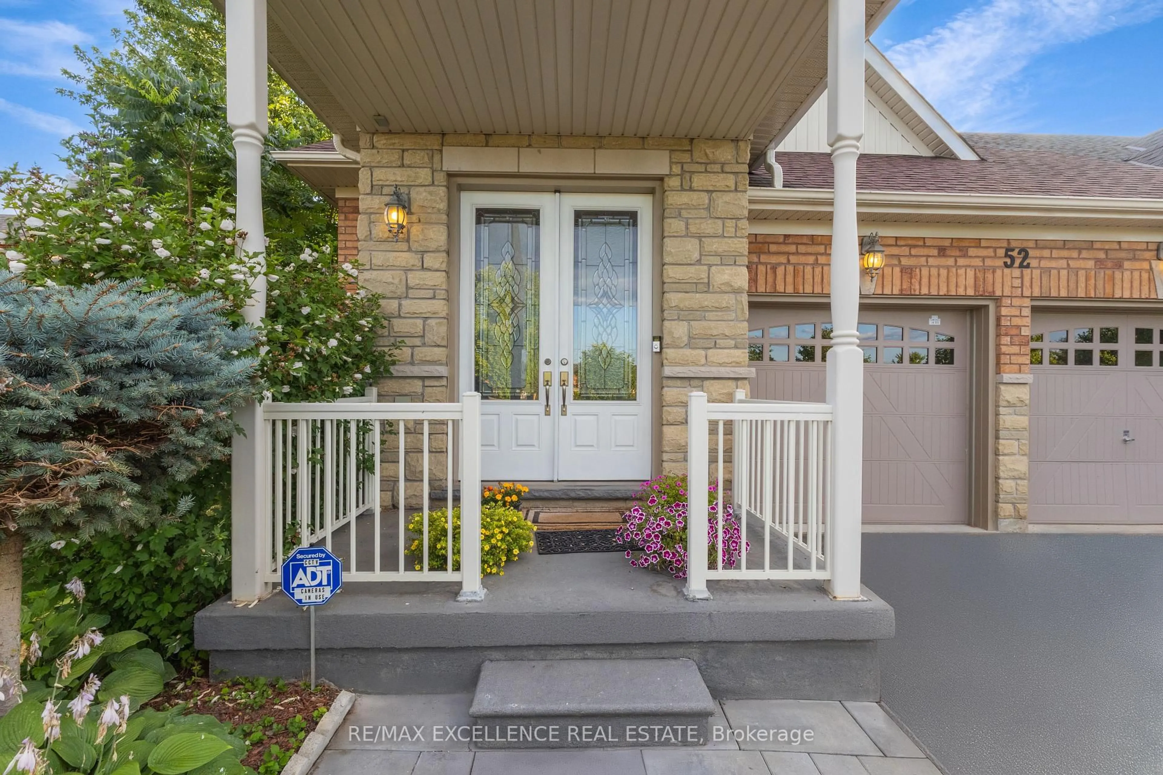 Indoor entryway for 52 Atchison Dr, Caledon Ontario L7C 3R5