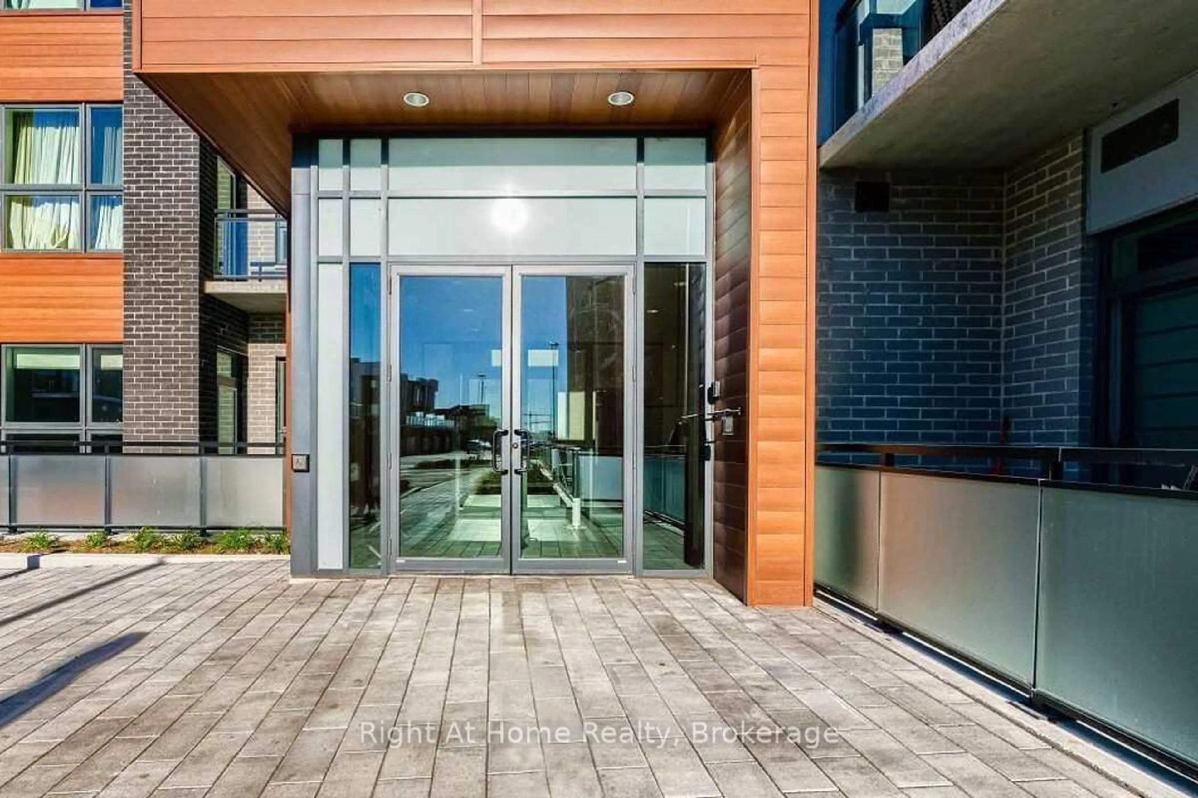 Indoor foyer for 50 Kaitting Tr #419, Oakville Ontario L6M 5N3