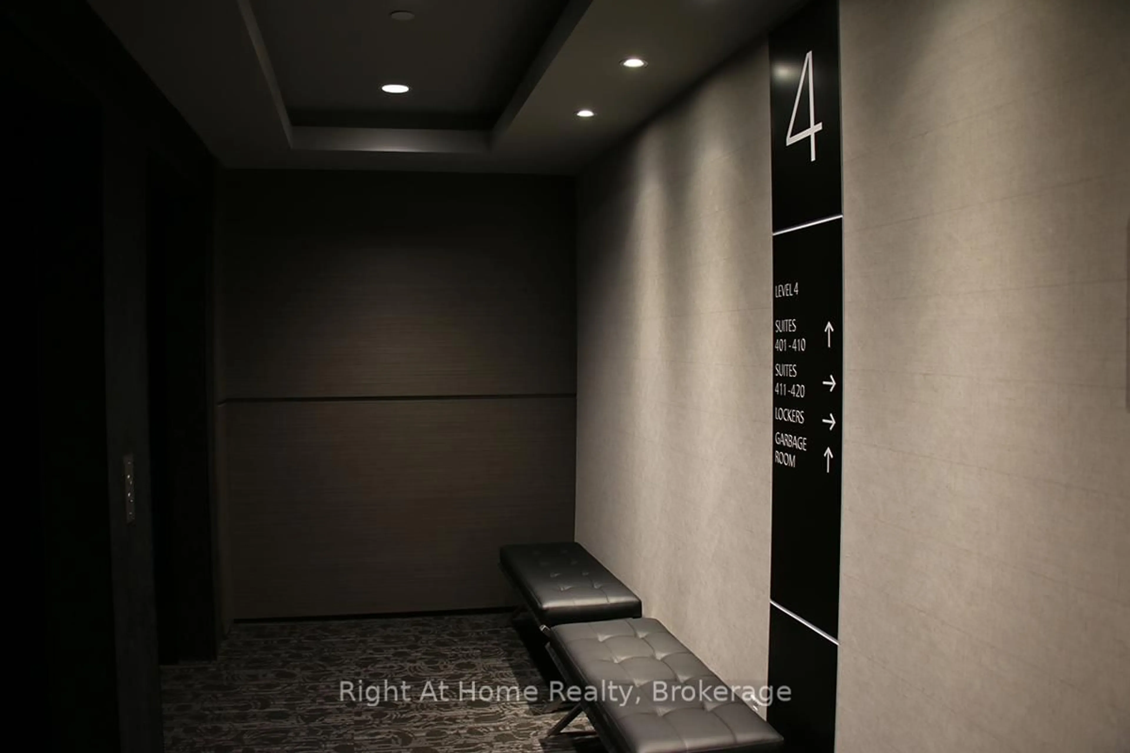 Indoor foyer for 50 Kaitting Tr #419, Oakville Ontario L6M 5N3