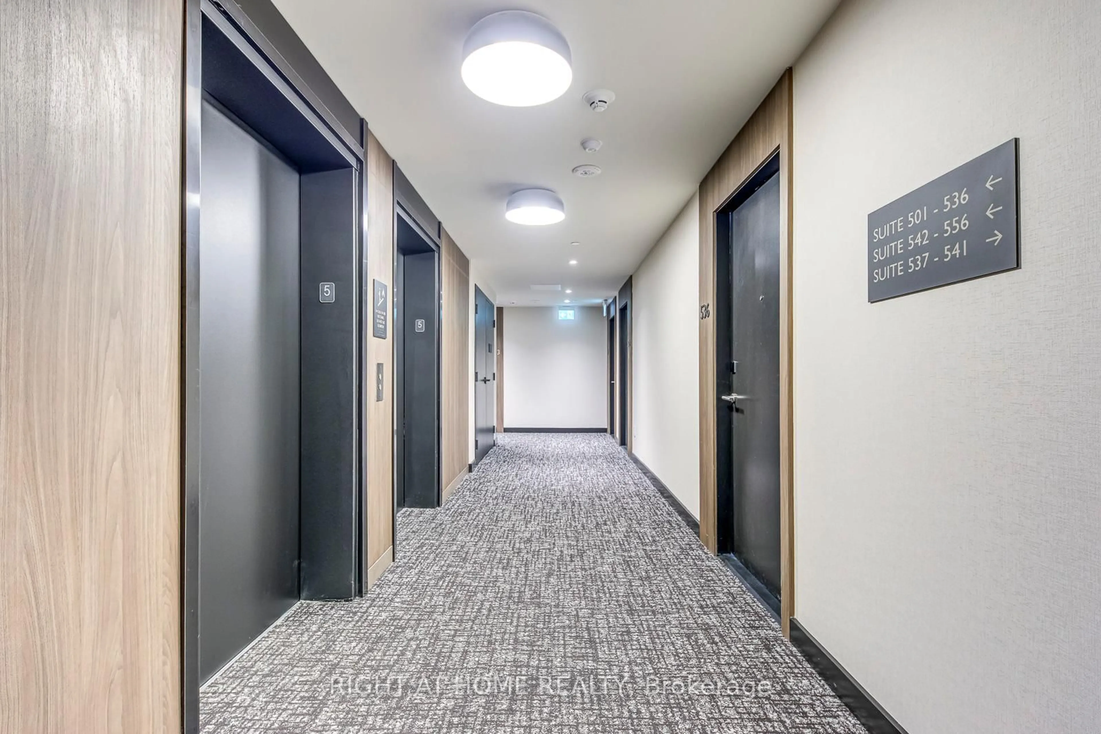 Indoor foyer for 2501 Saw Whet Blvd #538, Oakville Ontario L6M 5N2