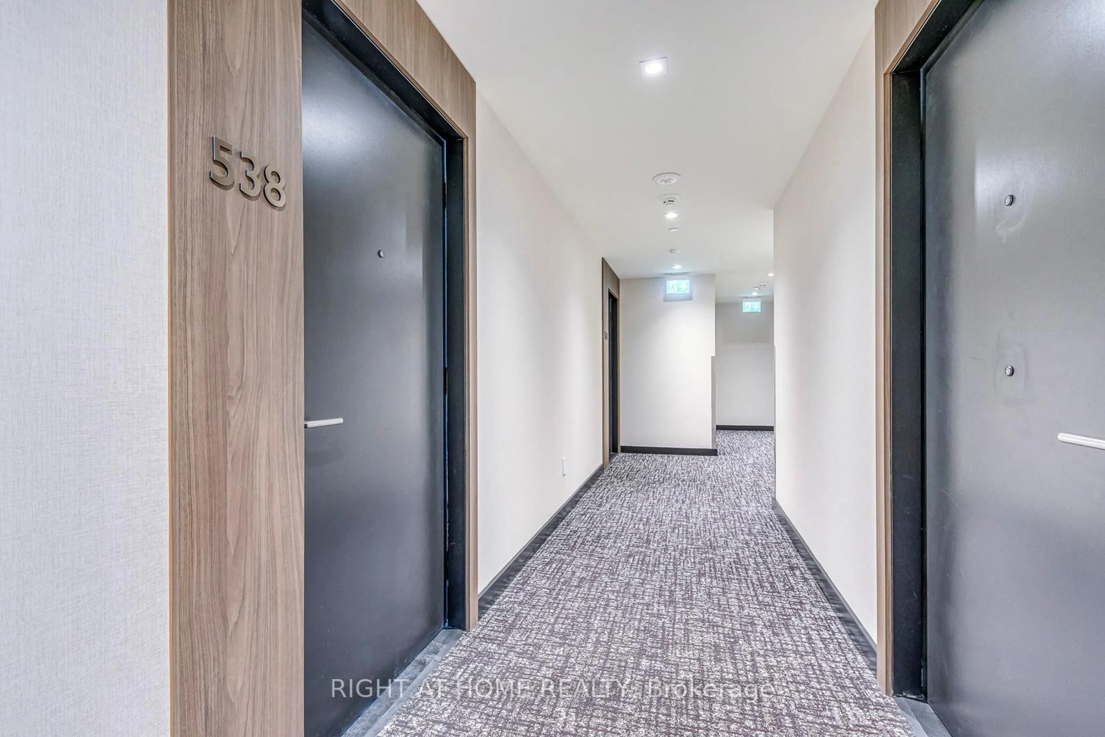 Indoor foyer for 2501 Saw Whet Blvd #538, Oakville Ontario L6M 5N2