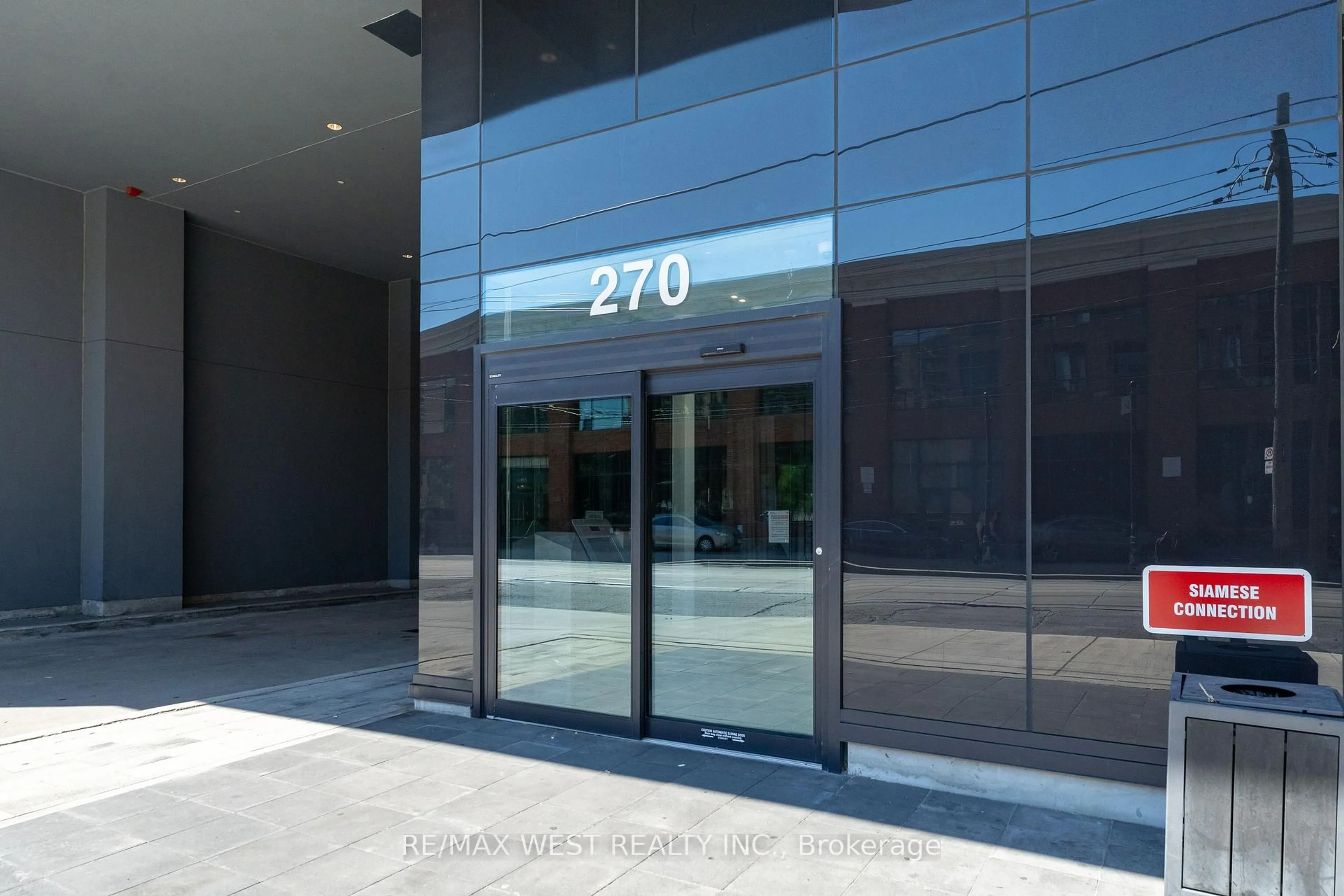 Indoor foyer for 270 Dufferin St #413, Toronto Ontario M6K 0H8