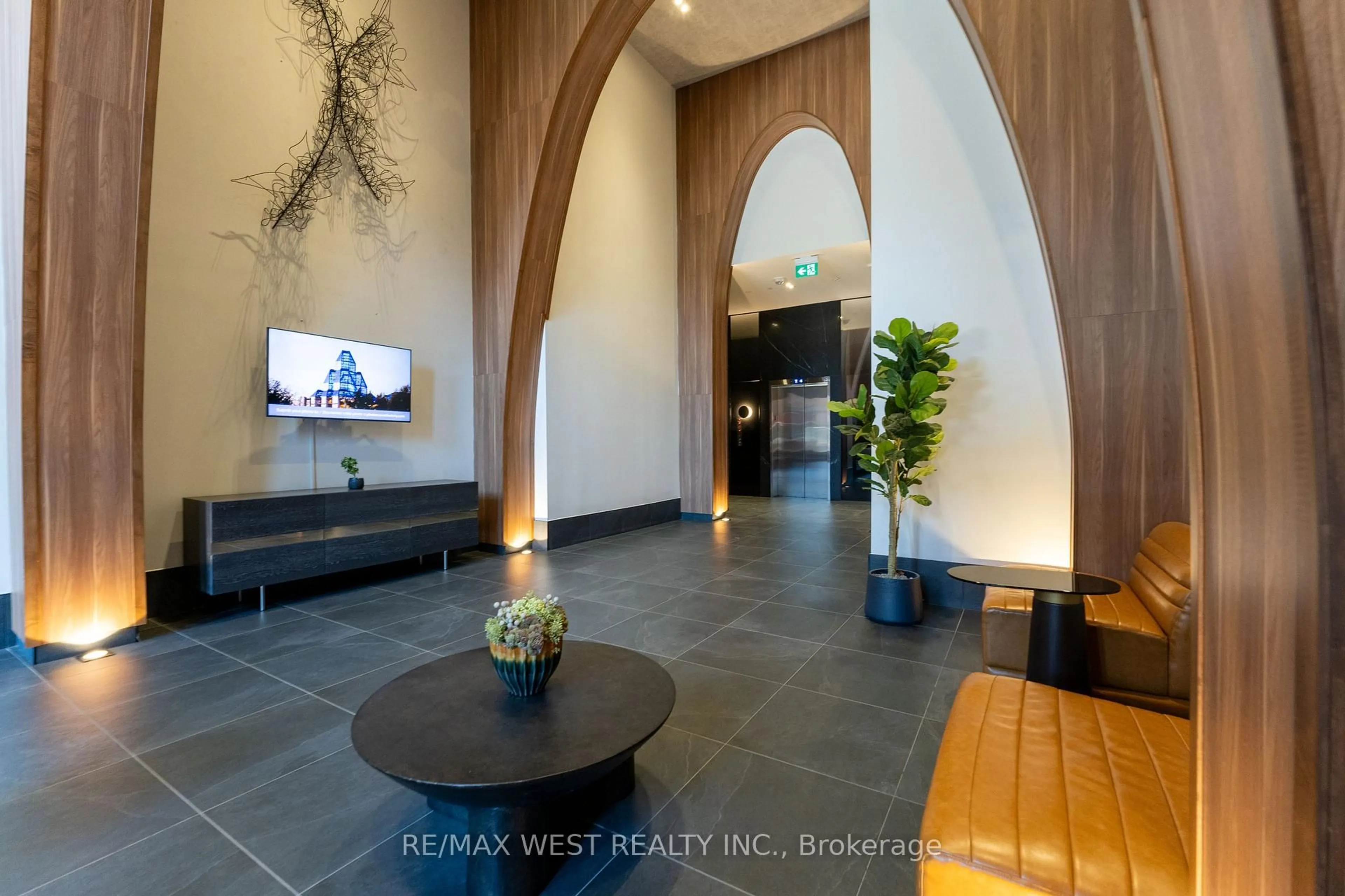 Lobby for 270 Dufferin St #413, Toronto Ontario M6K 0H8