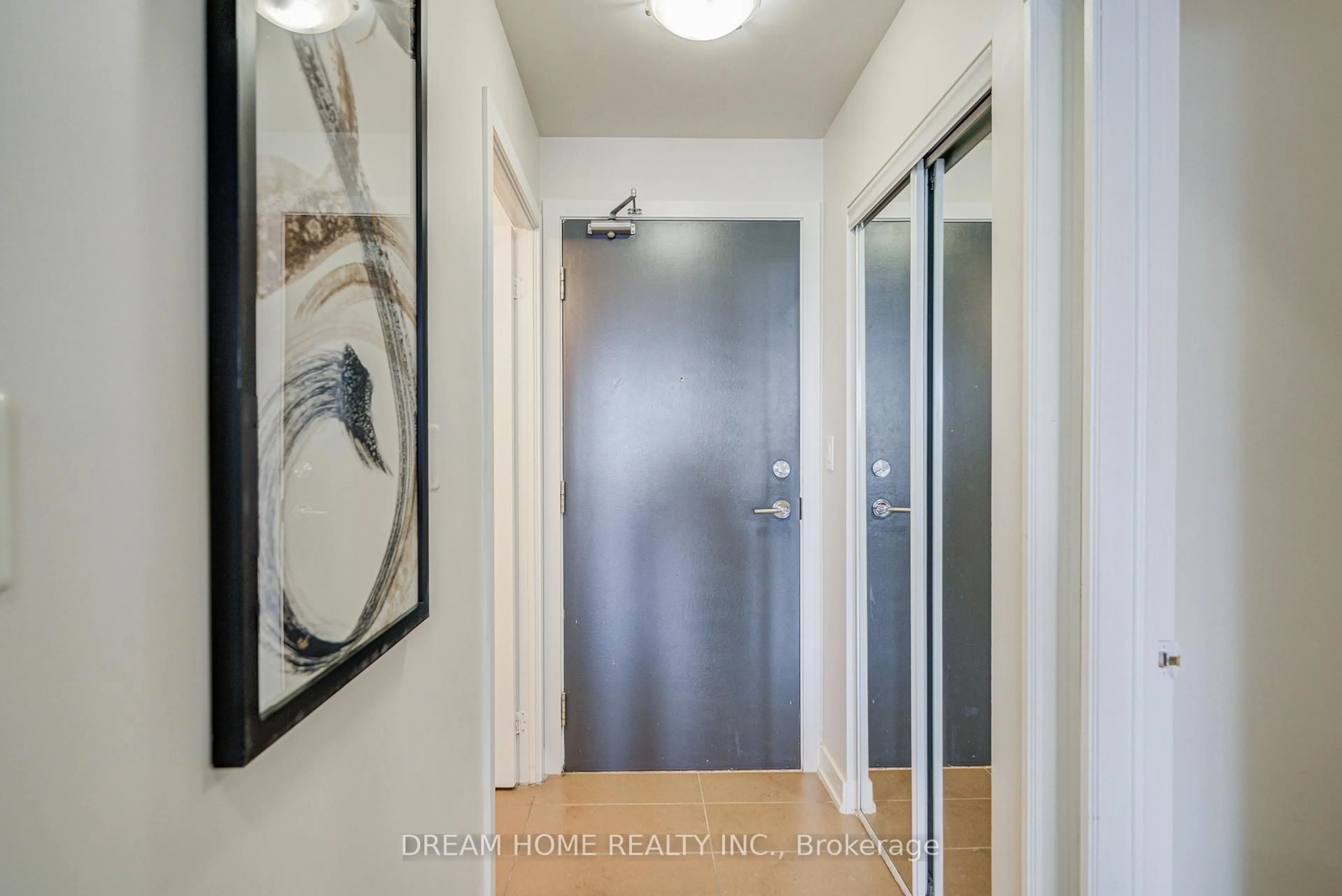 Indoor entryway for 4070 Confederation Pkwy #2408, Mississauga Ontario L5B 0E9