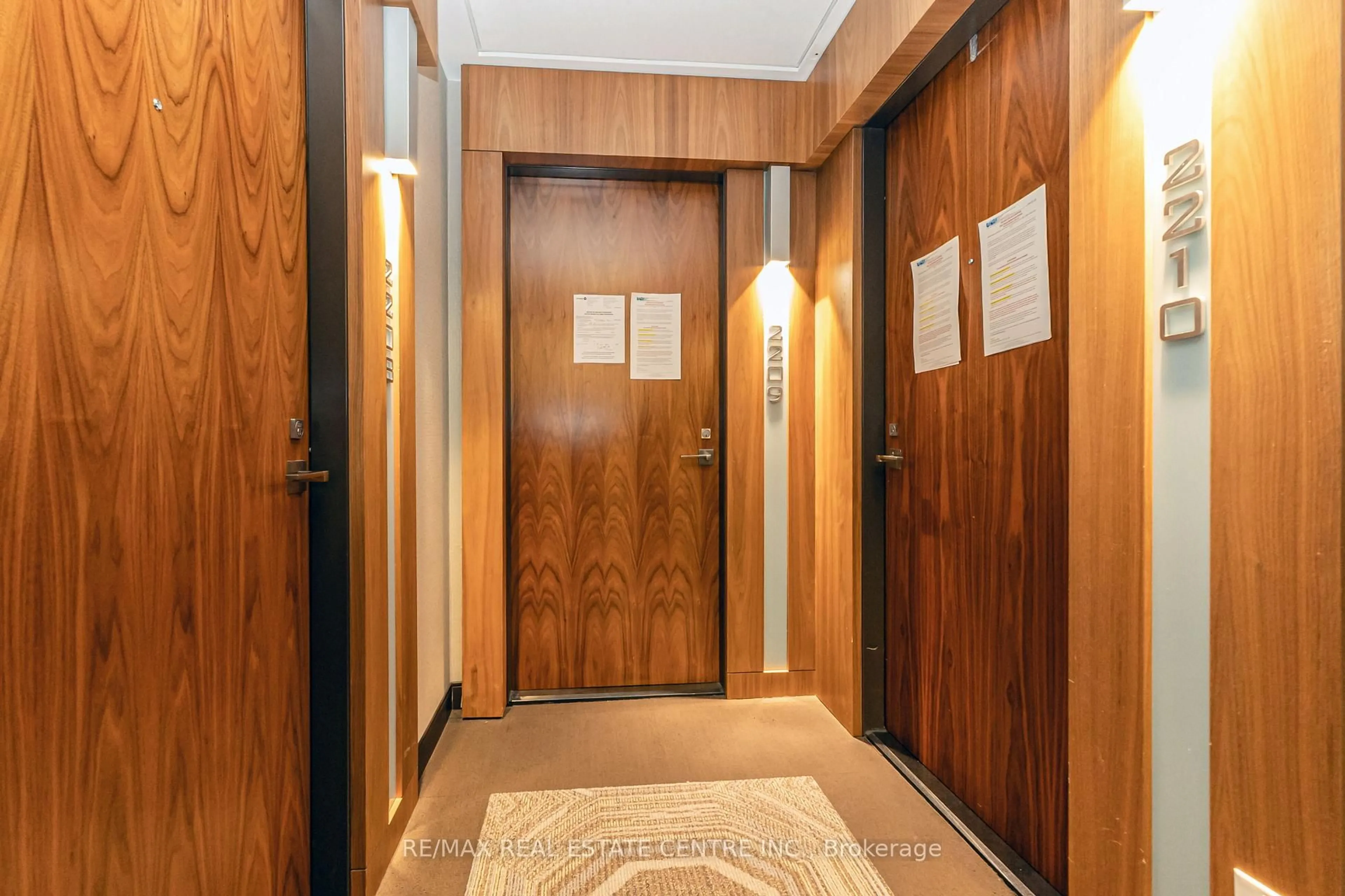 Indoor foyer for 36 Park Lawn Rd #2209, Toronto Ontario M8V 0E5