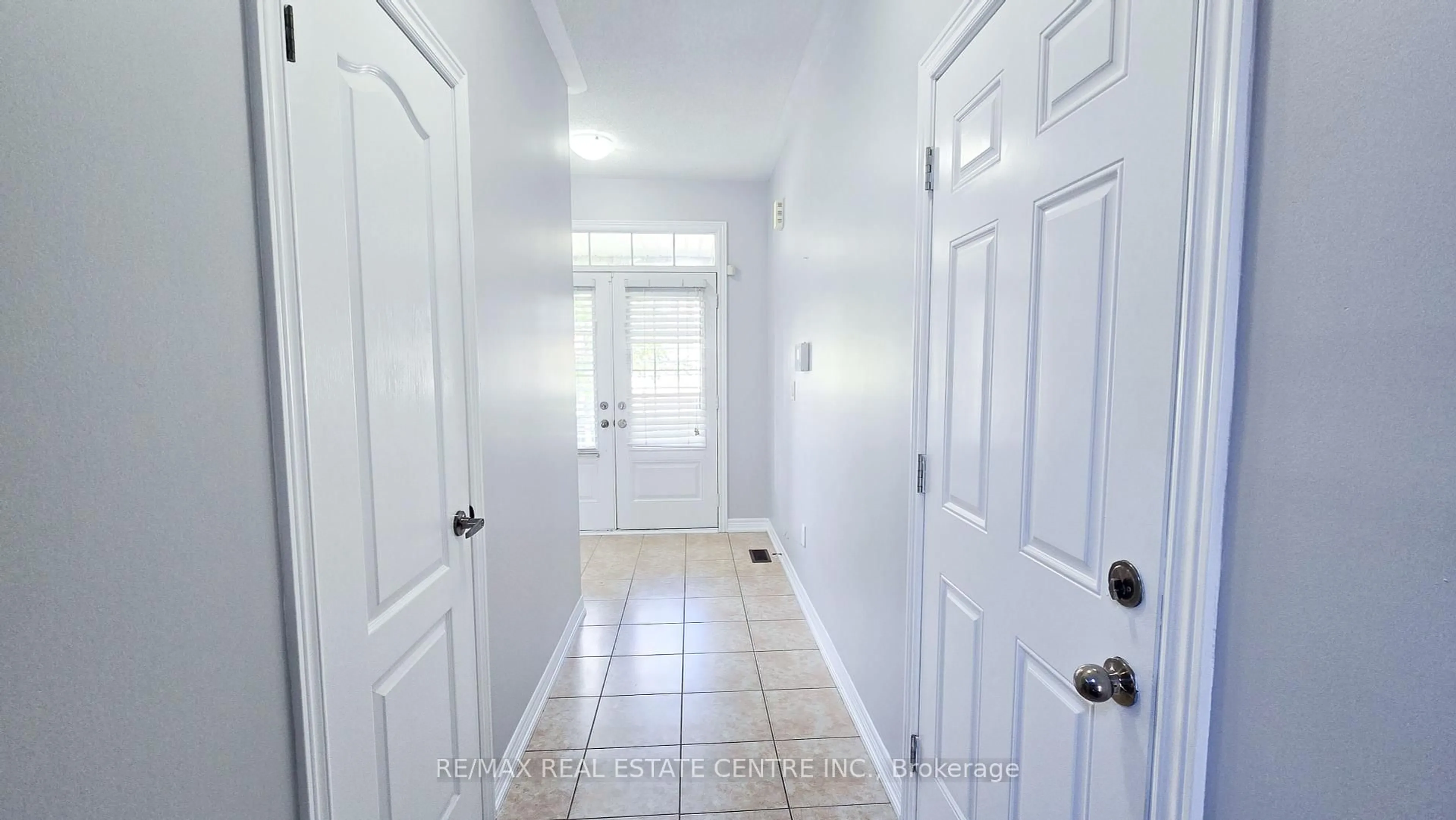 Indoor entryway for 19 Lackington St, Brampton Ontario L6X 5P1