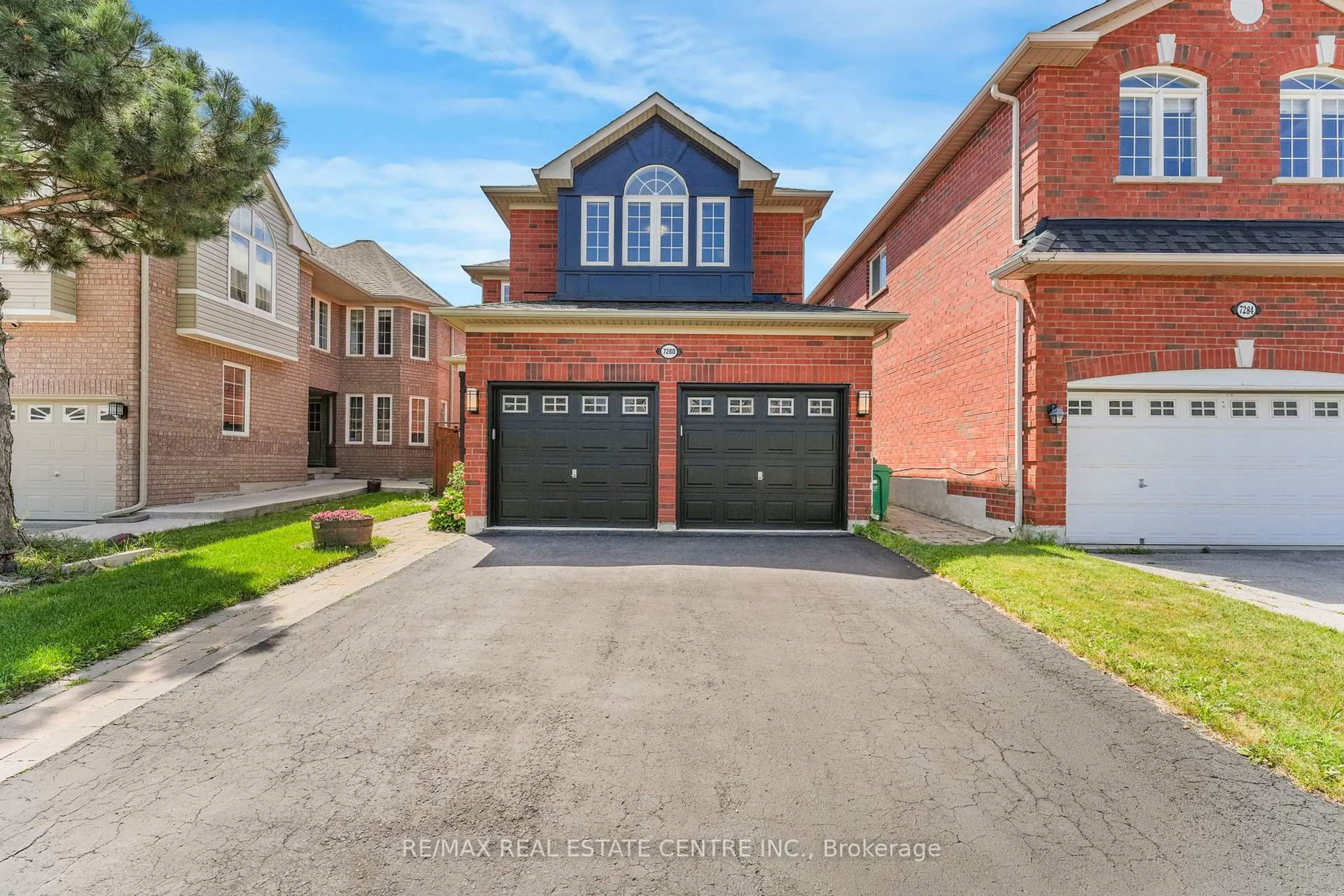 Home with brick exterior material, street for 7280 Cork Tree Row, Mississauga Ontario L5N 8H1
