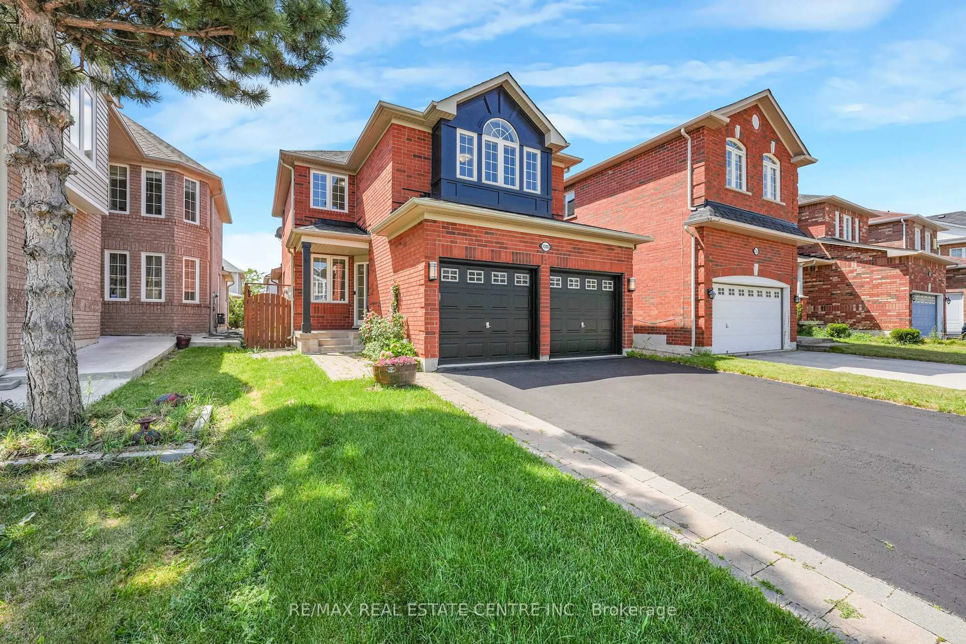 Home with brick exterior material, street for 7280 Cork Tree Row, Mississauga Ontario L5N 8H1