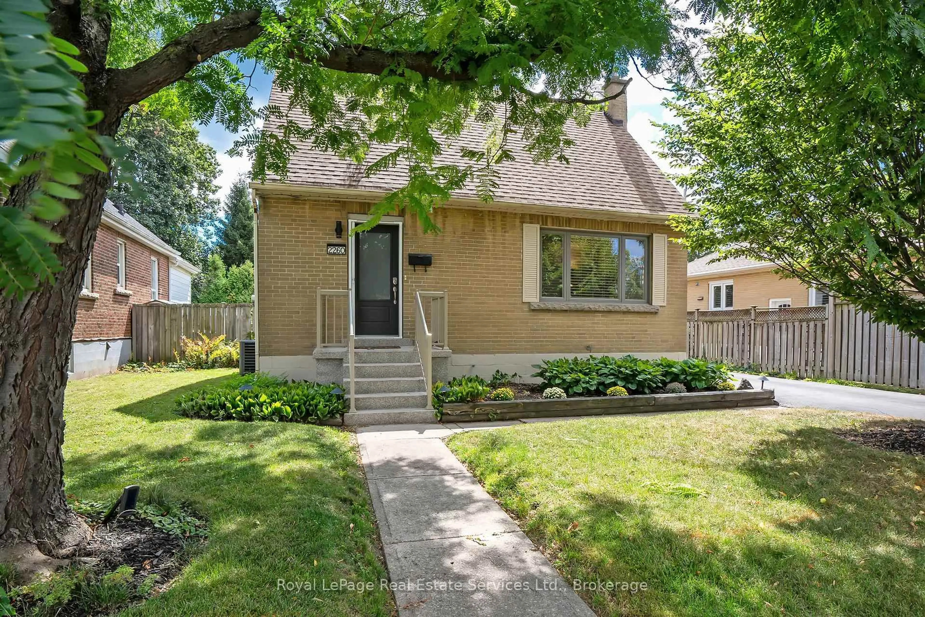 Home with brick exterior material, street for 2260 New St, Burlington Ontario L7R 1J3