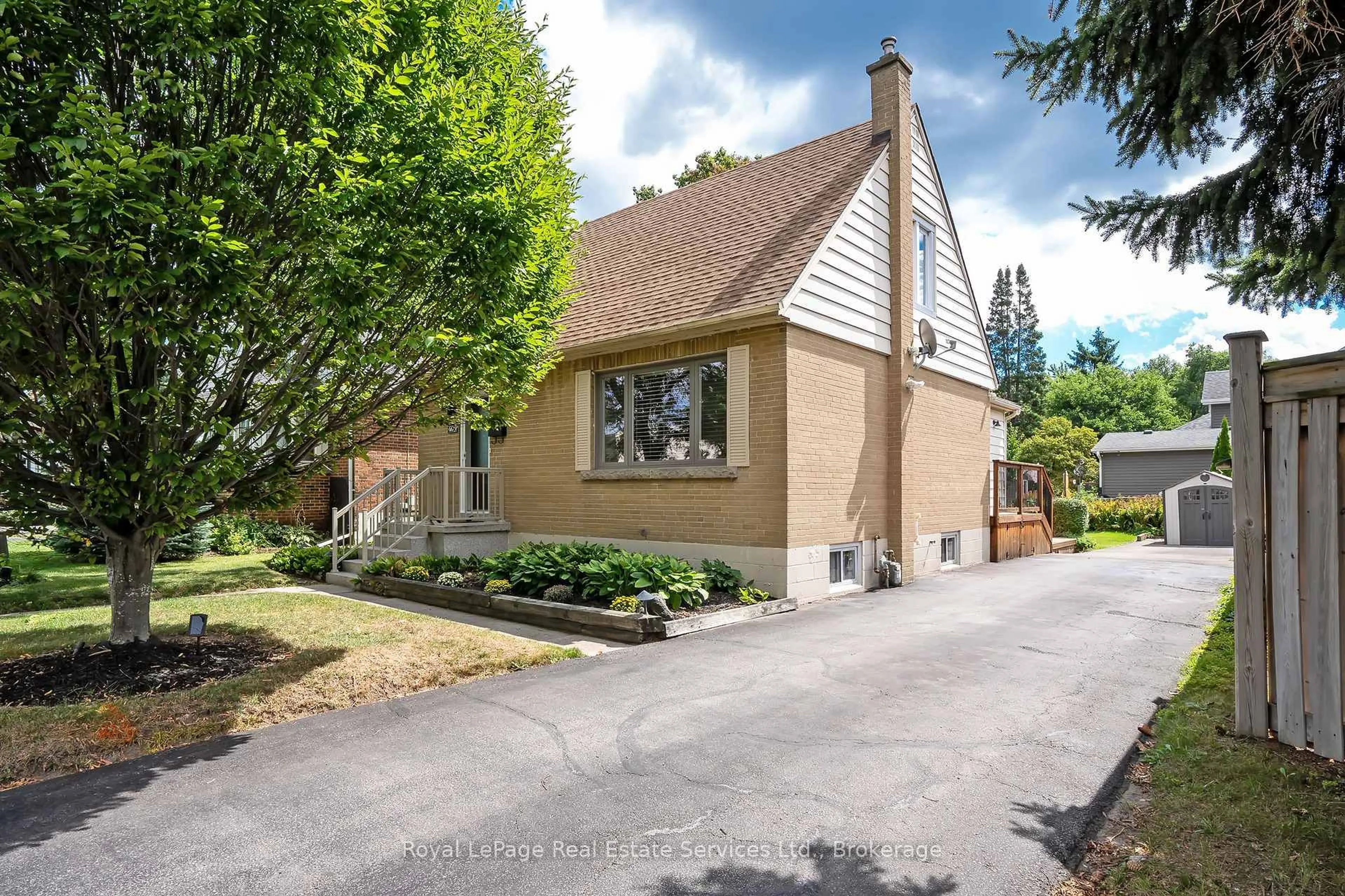 Home with brick exterior material, street for 2260 New St, Burlington Ontario L7R 1J3