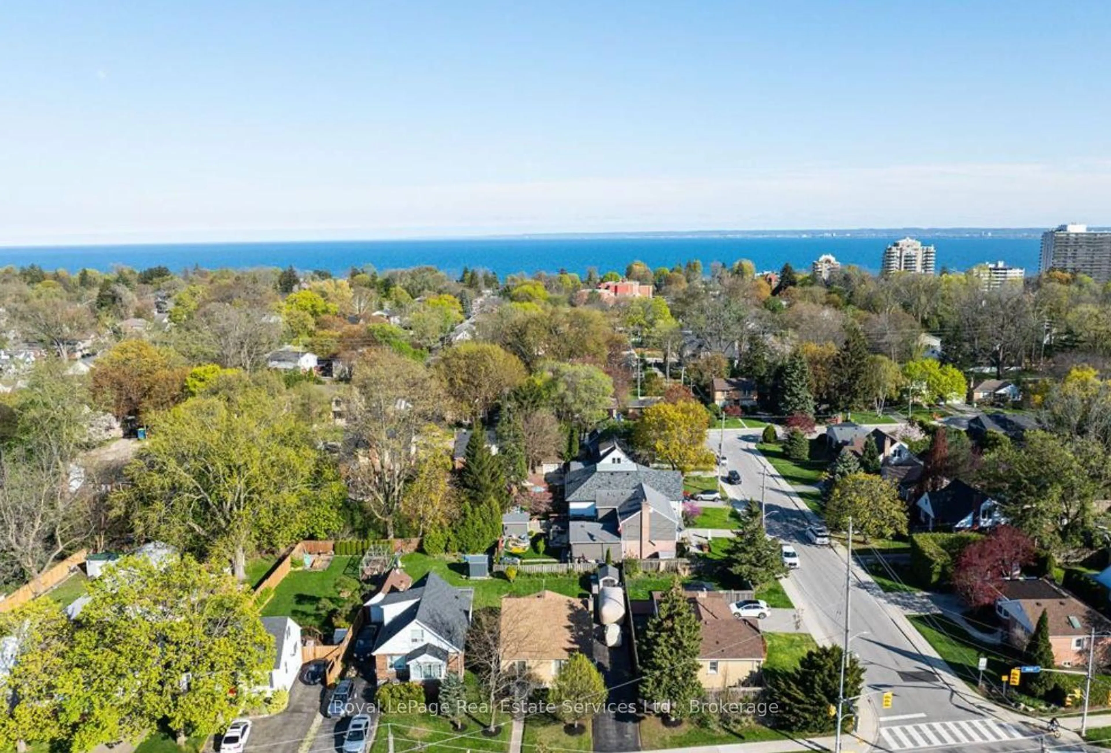 A pic from outside/outdoor area/front of a property/back of a property/a pic from drone, water/lake/river/ocean view for 2260 New St, Burlington Ontario L7R 1J3