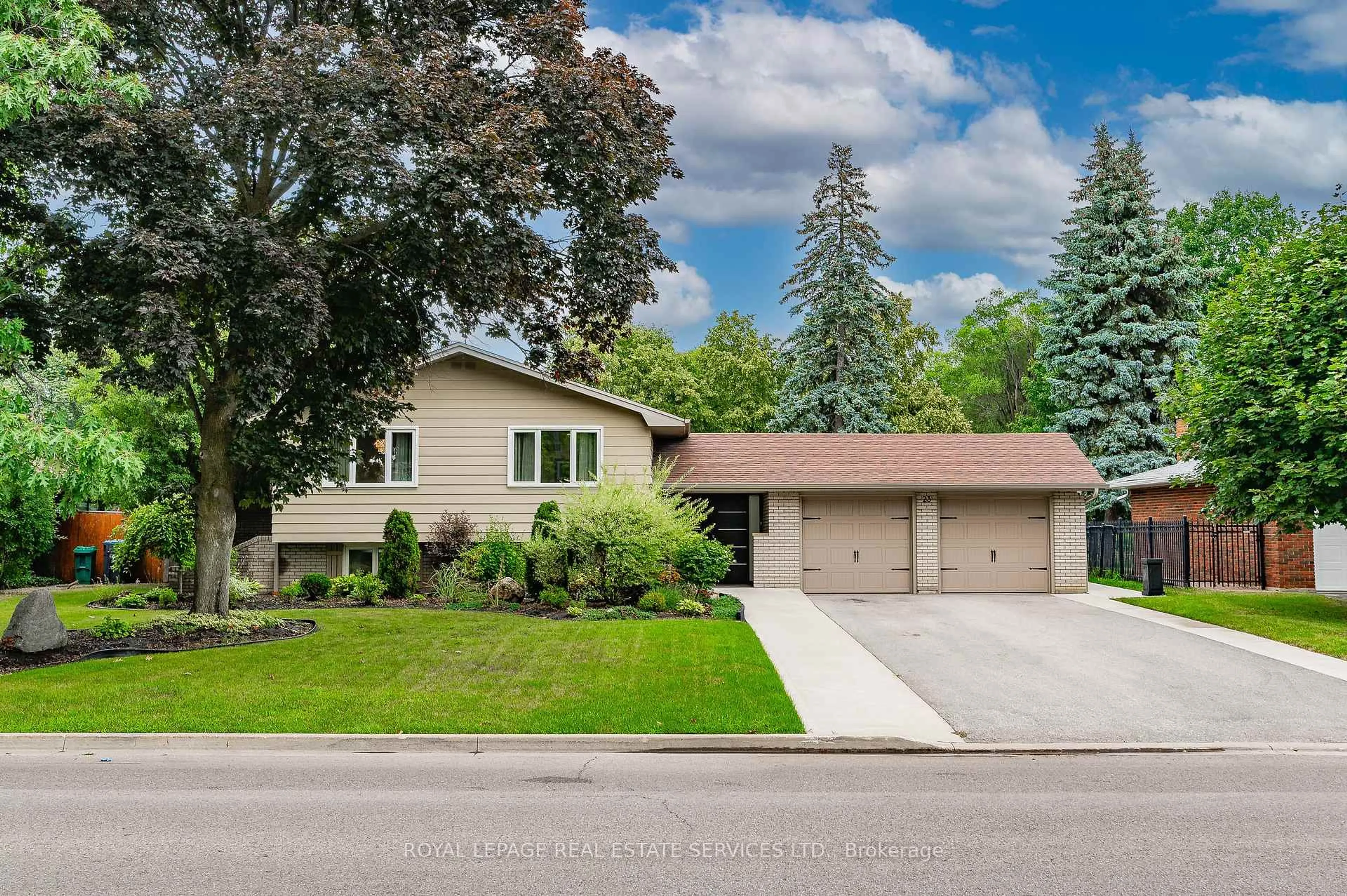 Home with vinyl exterior material, street for 23 Hillside Dr, Brampton Ontario L6S 1A2