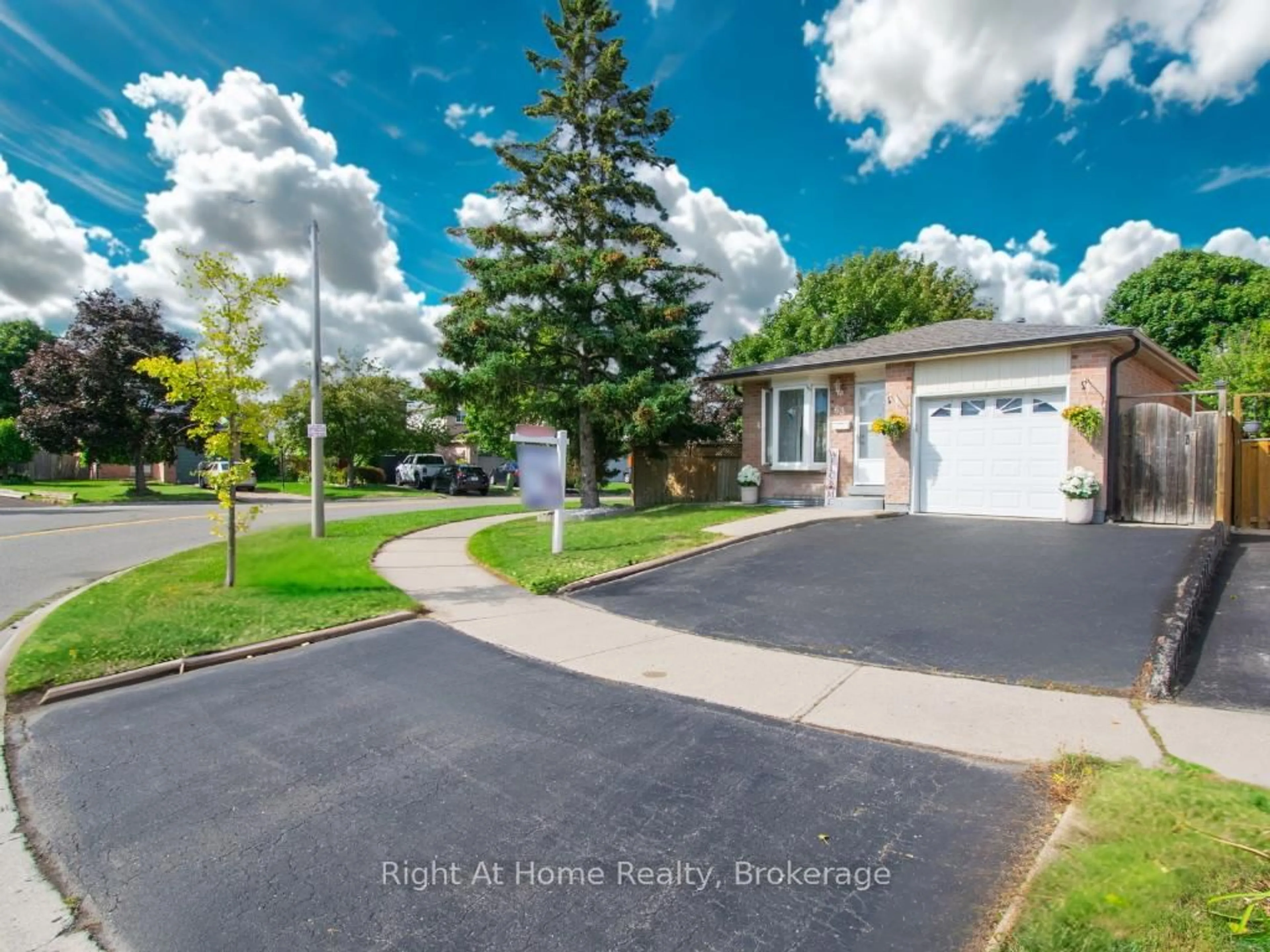A pic from outside/outdoor area/front of a property/back of a property/a pic from drone, street for 63 Martindale Cres, Brampton Ontario L6X 2V7
