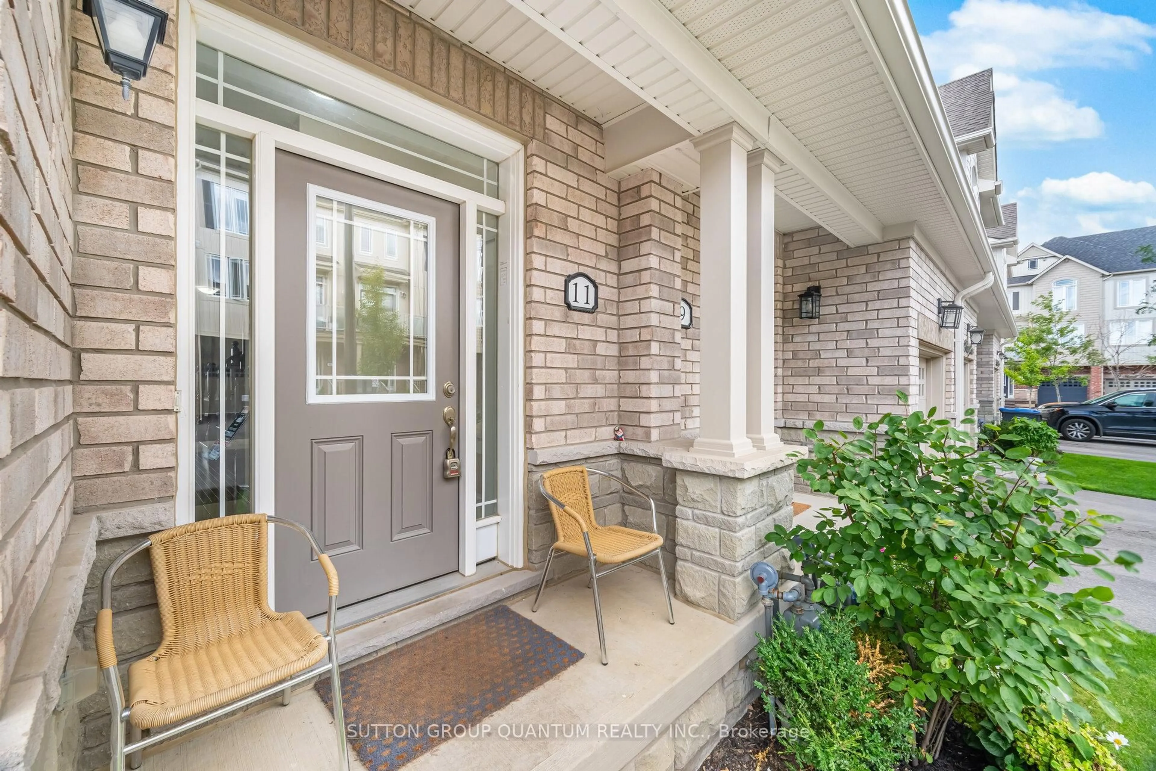 Indoor entryway for 11 Cosbury Lane, Caledon Ontario L7C 4H2