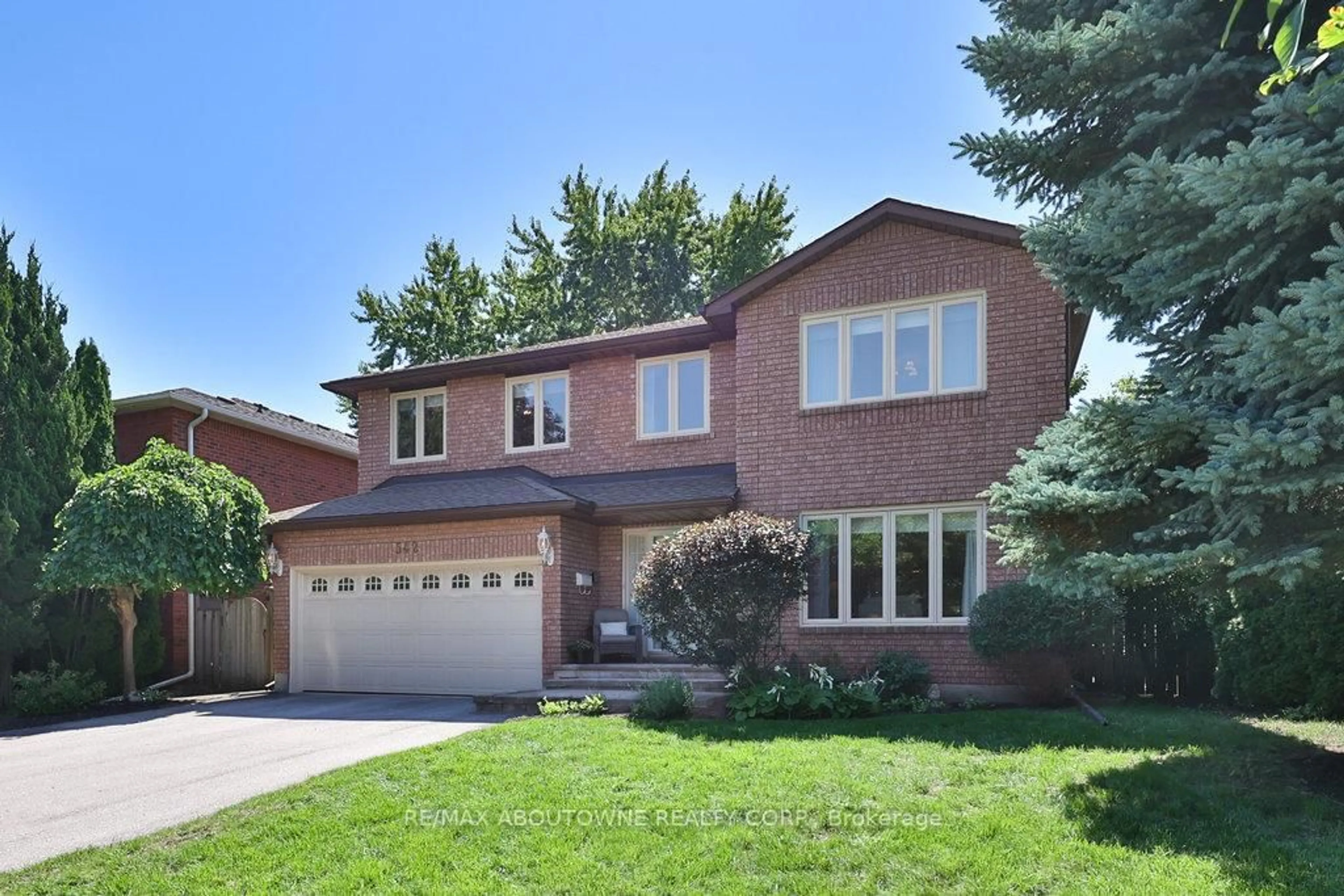 Home with brick exterior material, street for 542 Hambling Crt, Burlington Ontario L7N 3S4