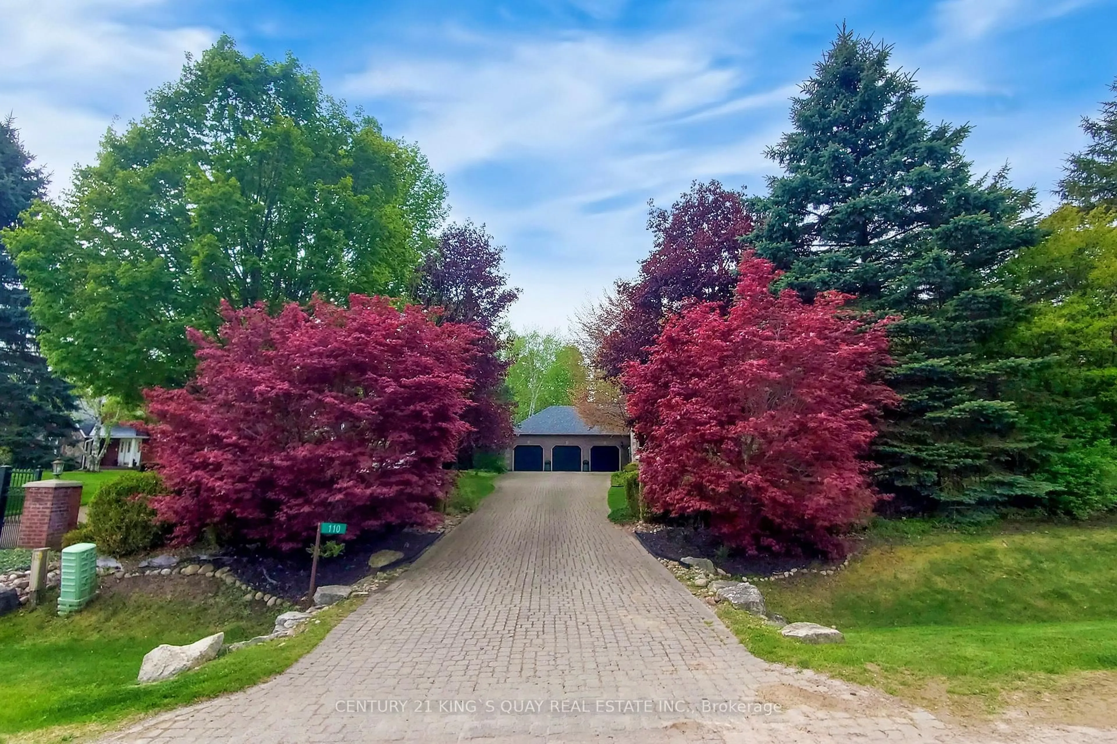 A pic from outside/outdoor area/front of a property/back of a property/a pic from drone, street for 110 Crawford Cres, Milton Ontario L0P 1B0