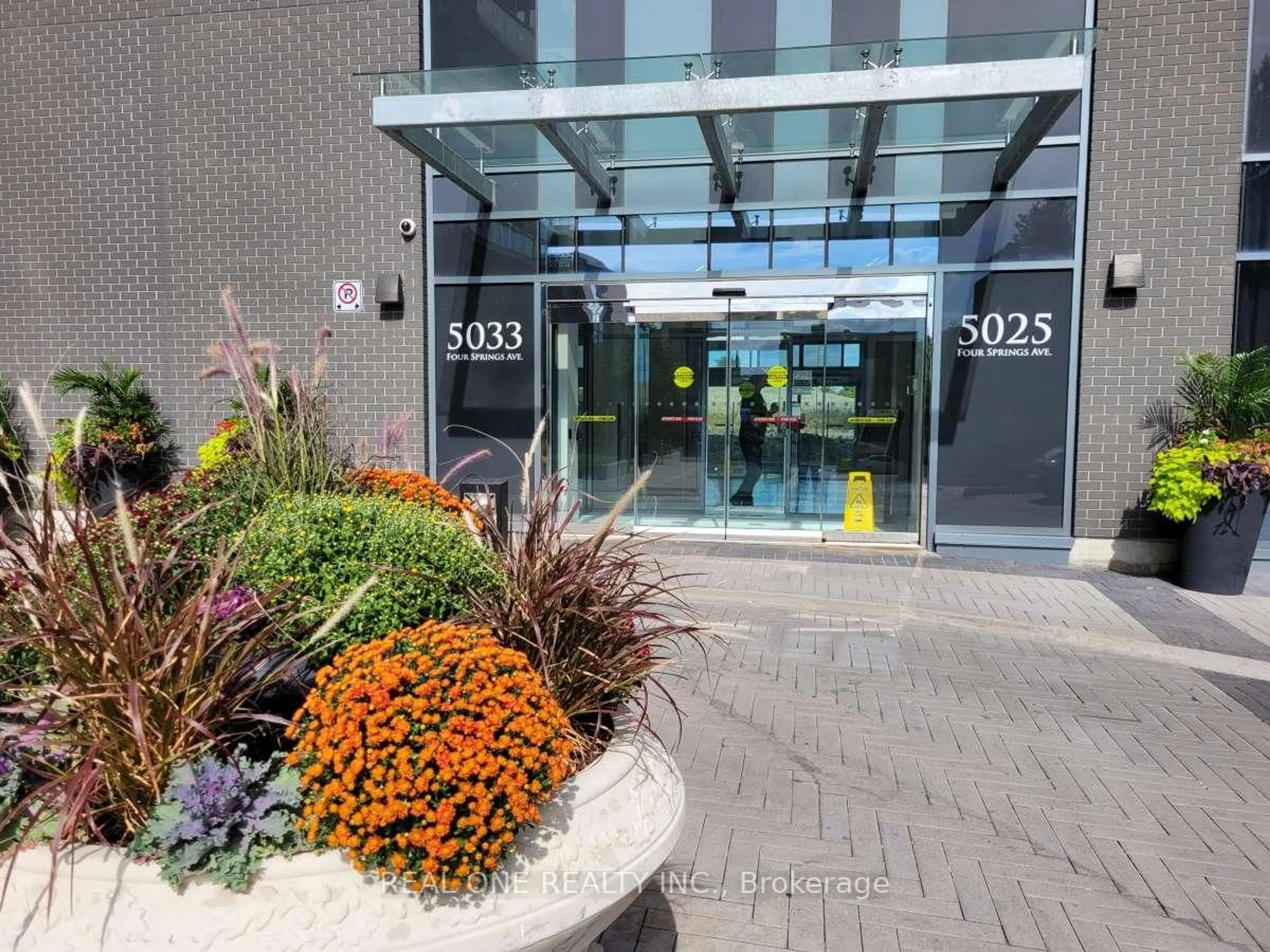 Indoor foyer for 5025 Four Springs Ave #1007, Mississauga Ontario L5R 0G5