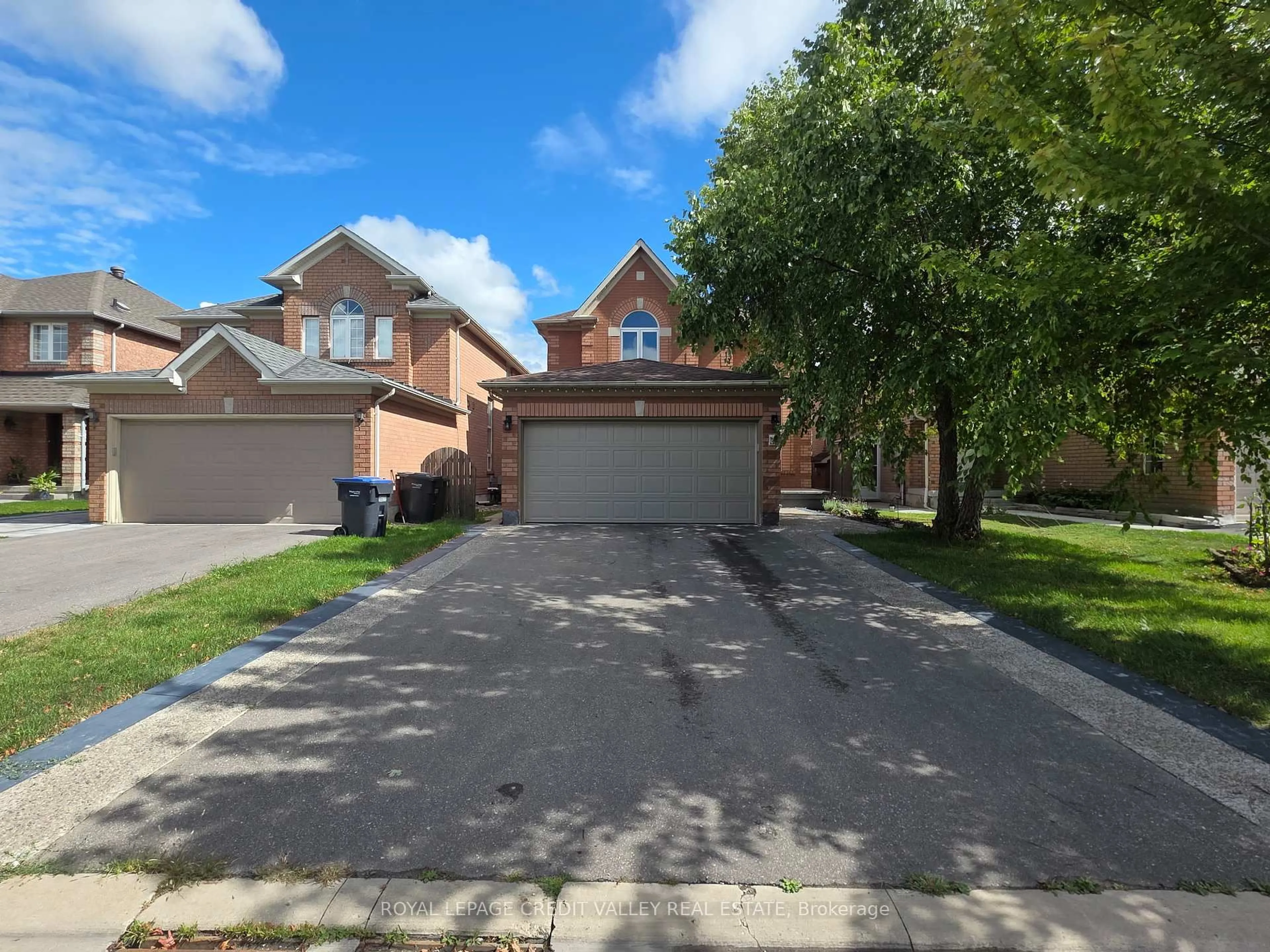 A pic from outside/outdoor area/front of a property/back of a property/a pic from drone, street for 9 Sheardown Tr, Caledon Ontario L7E 1Y5