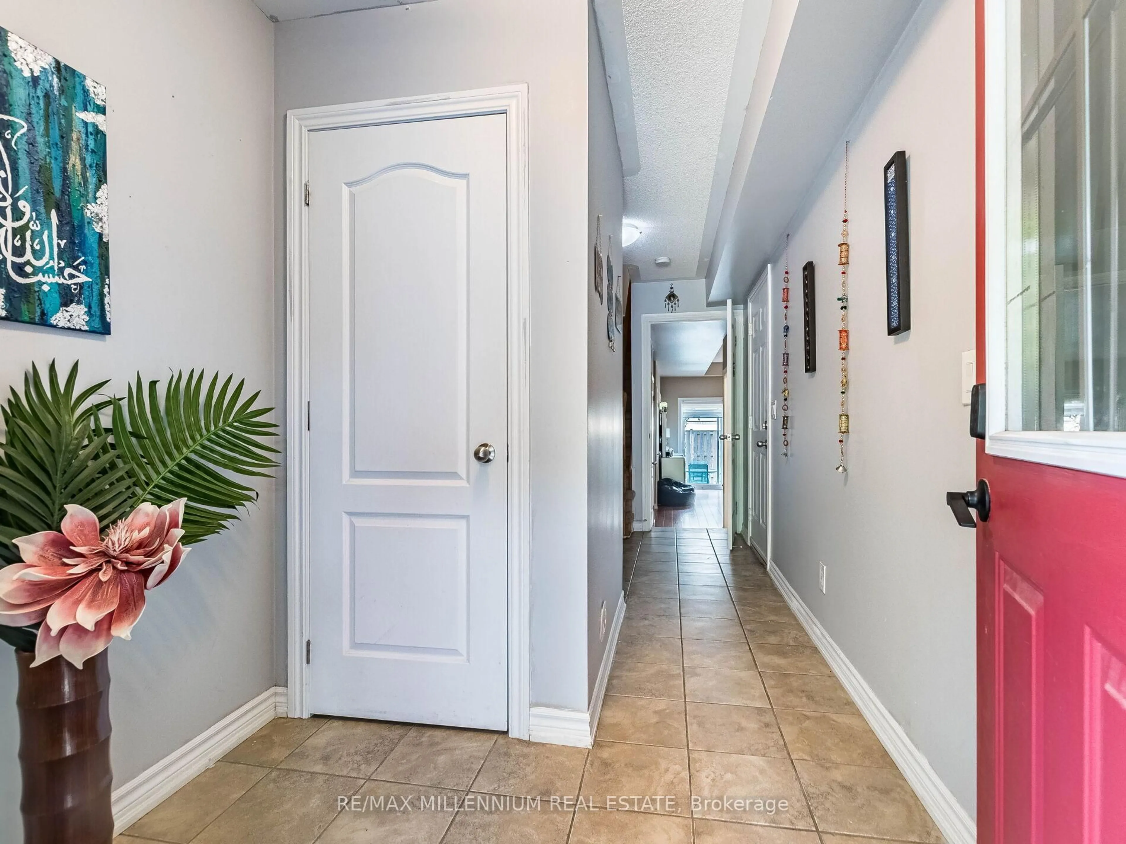 Indoor entryway for 4 Cailiff St, Brampton Ontario L6Y 0P9