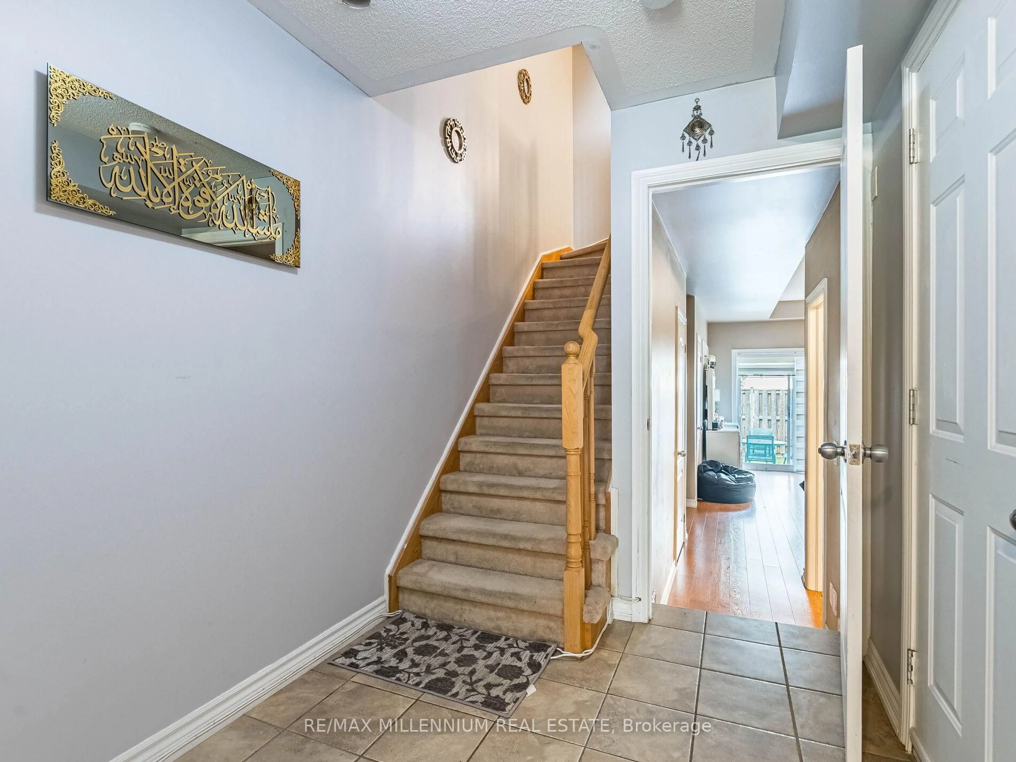 Indoor foyer for 4 Cailiff St, Brampton Ontario L6Y 0P9