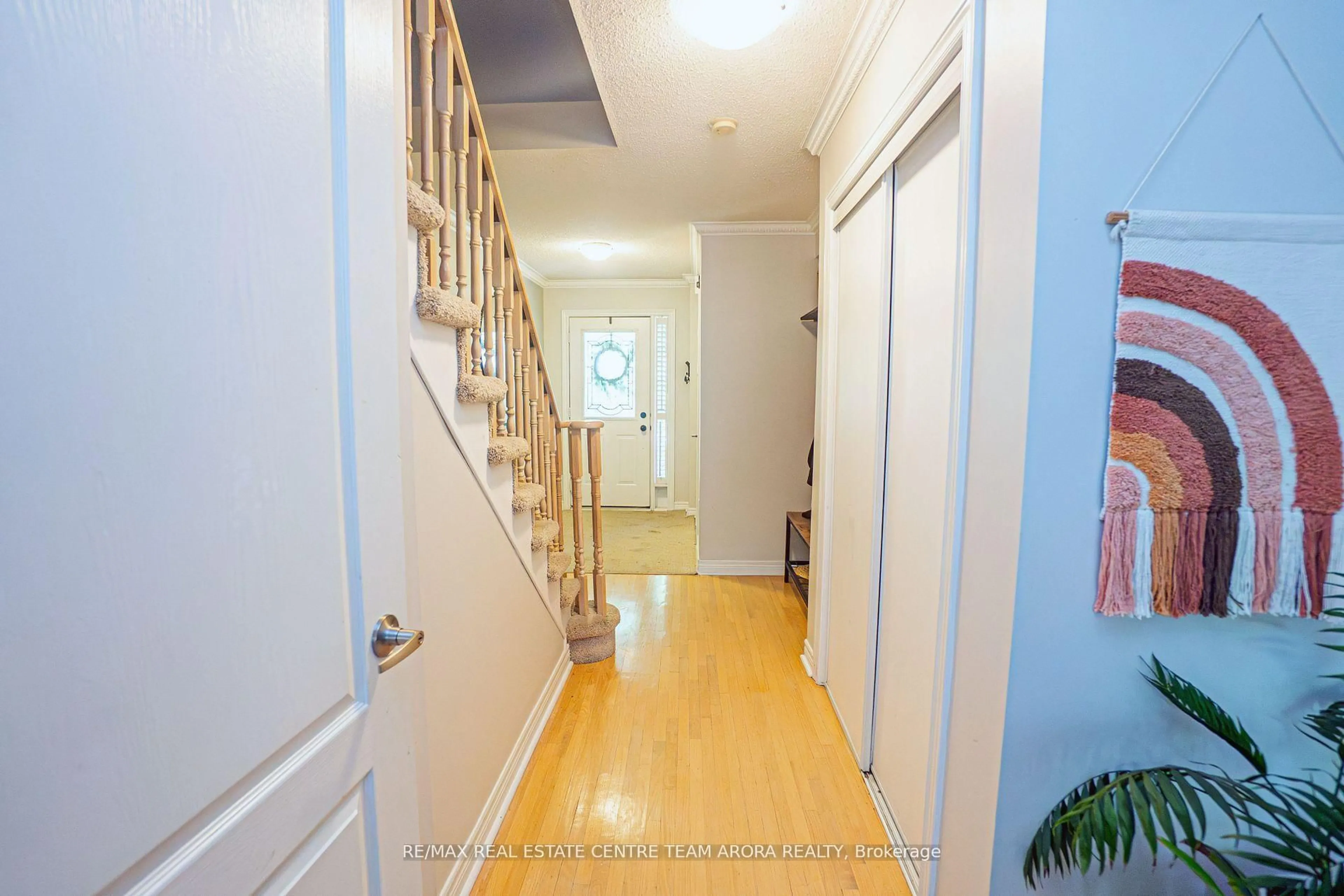 Indoor entryway for 608 Lumberton Cres, Mississauga Ontario L4Z 3Z6