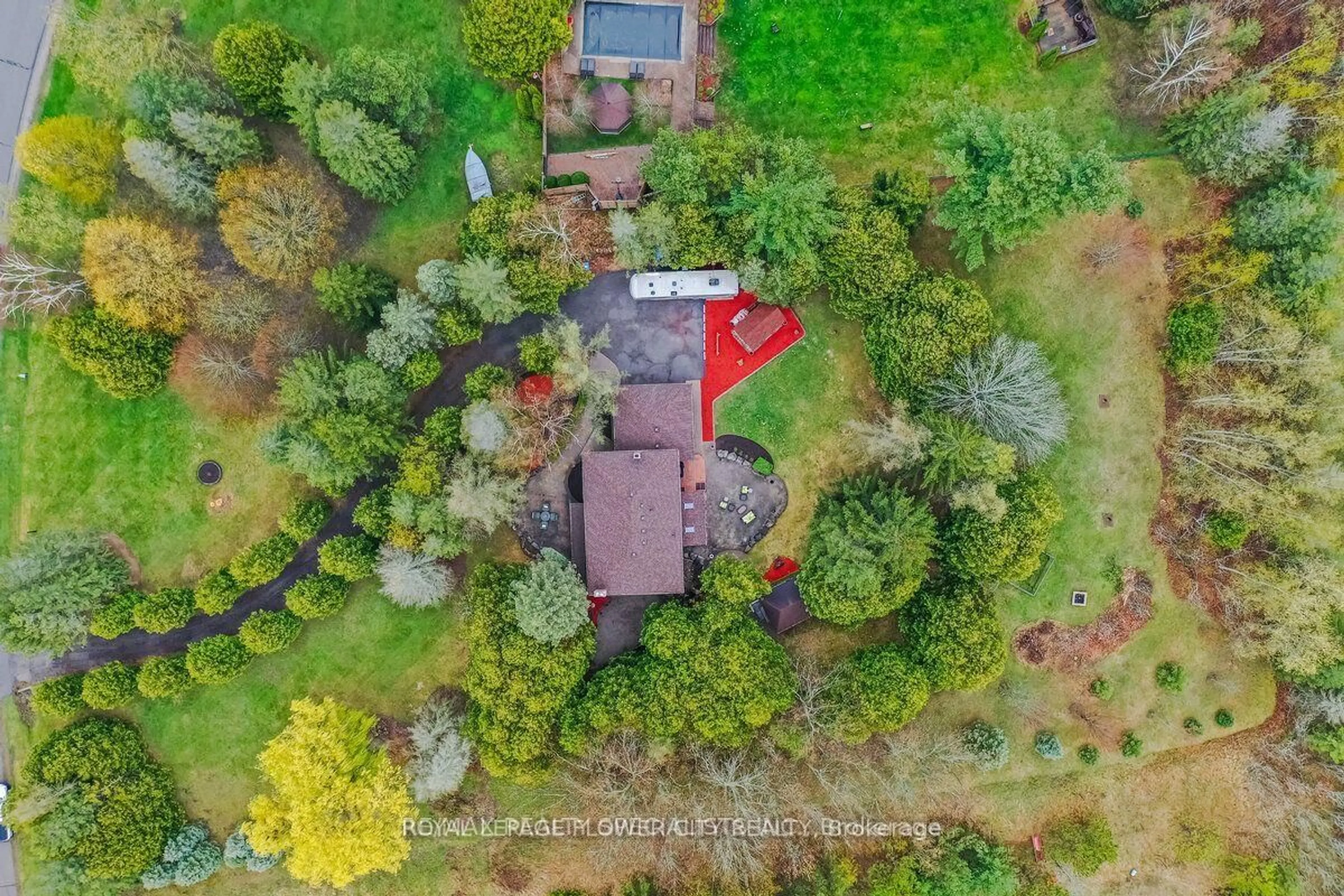 A pic from outside/outdoor area/front of a property/back of a property/a pic from drone, unknown for 29 Gibson Lake Dr, Caledon Ontario L7E 4B3
