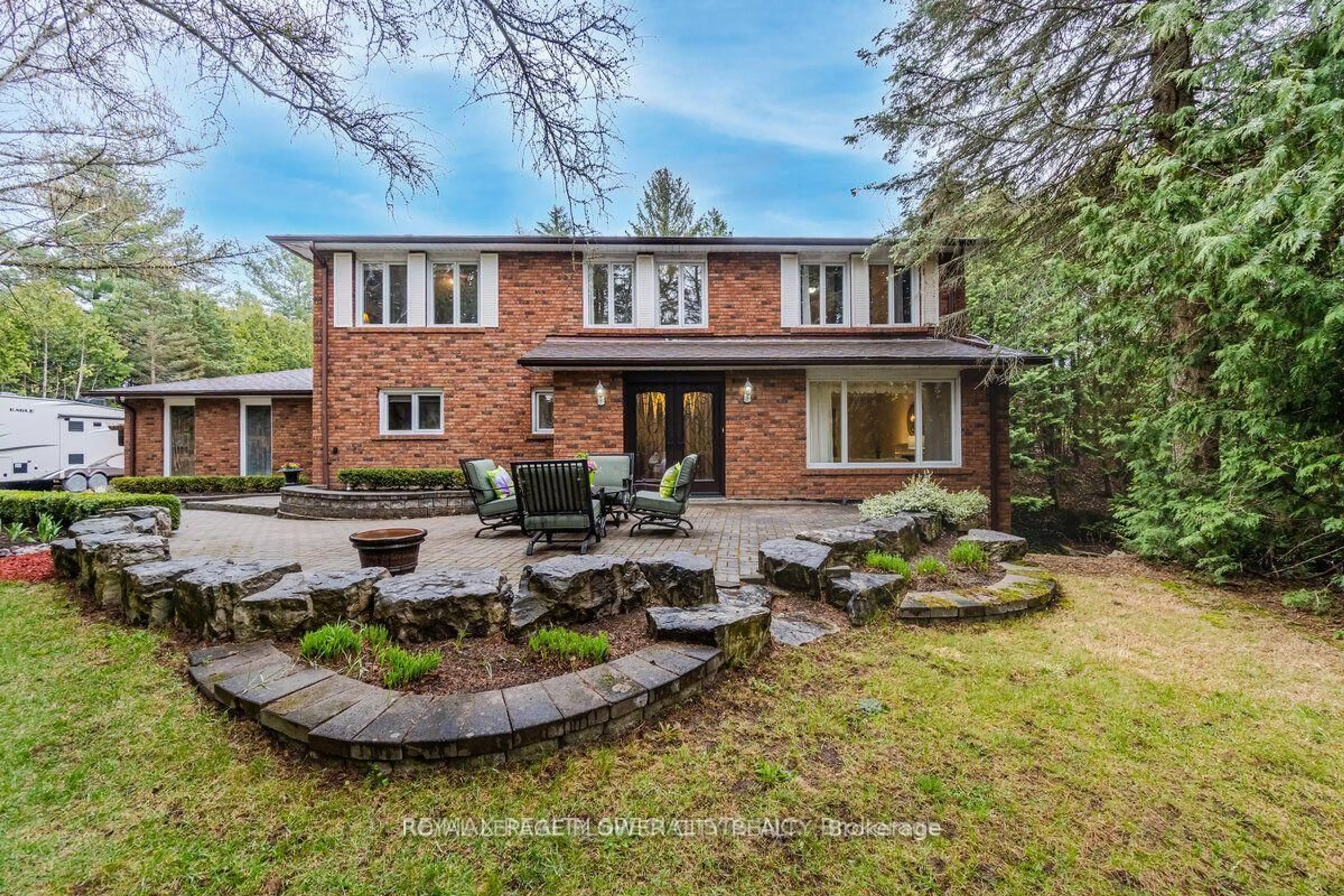 Home with brick exterior material, unknown for 29 Gibson Lake Dr, Caledon Ontario L7E 4B3