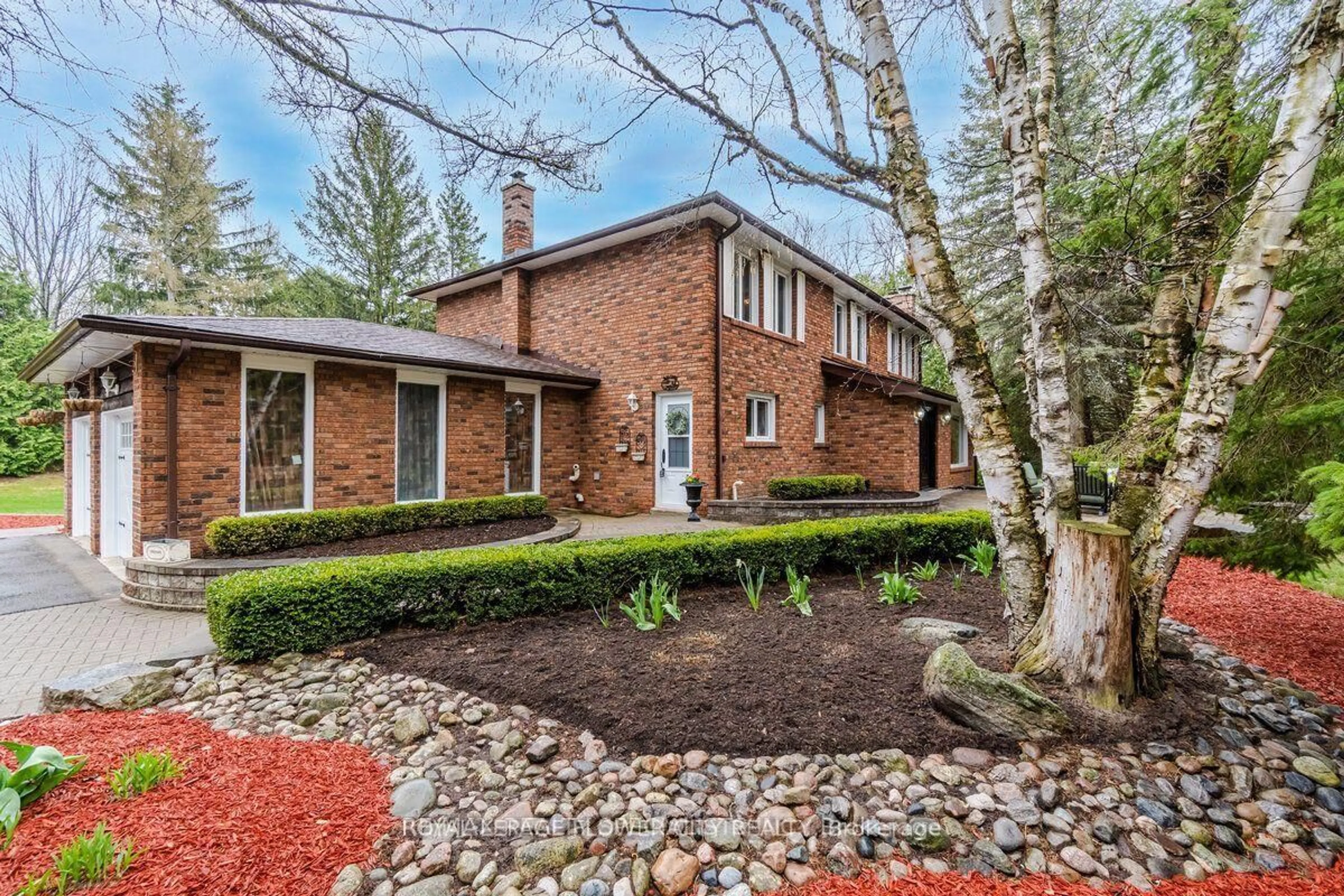 Home with brick exterior material, street for 29 Gibson Lake Dr, Caledon Ontario L7E 4B3