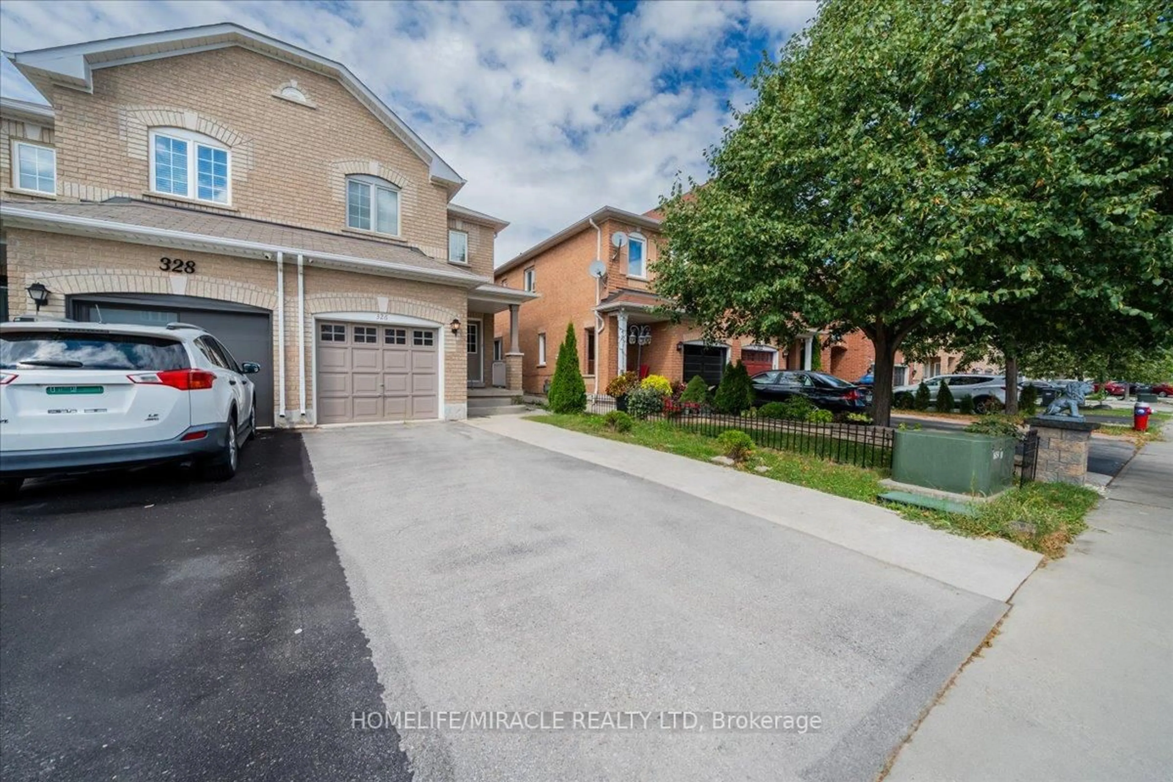 A pic from outside/outdoor area/front of a property/back of a property/a pic from drone, street for 326 Albright Rd, Brampton Ontario L6X 0H8