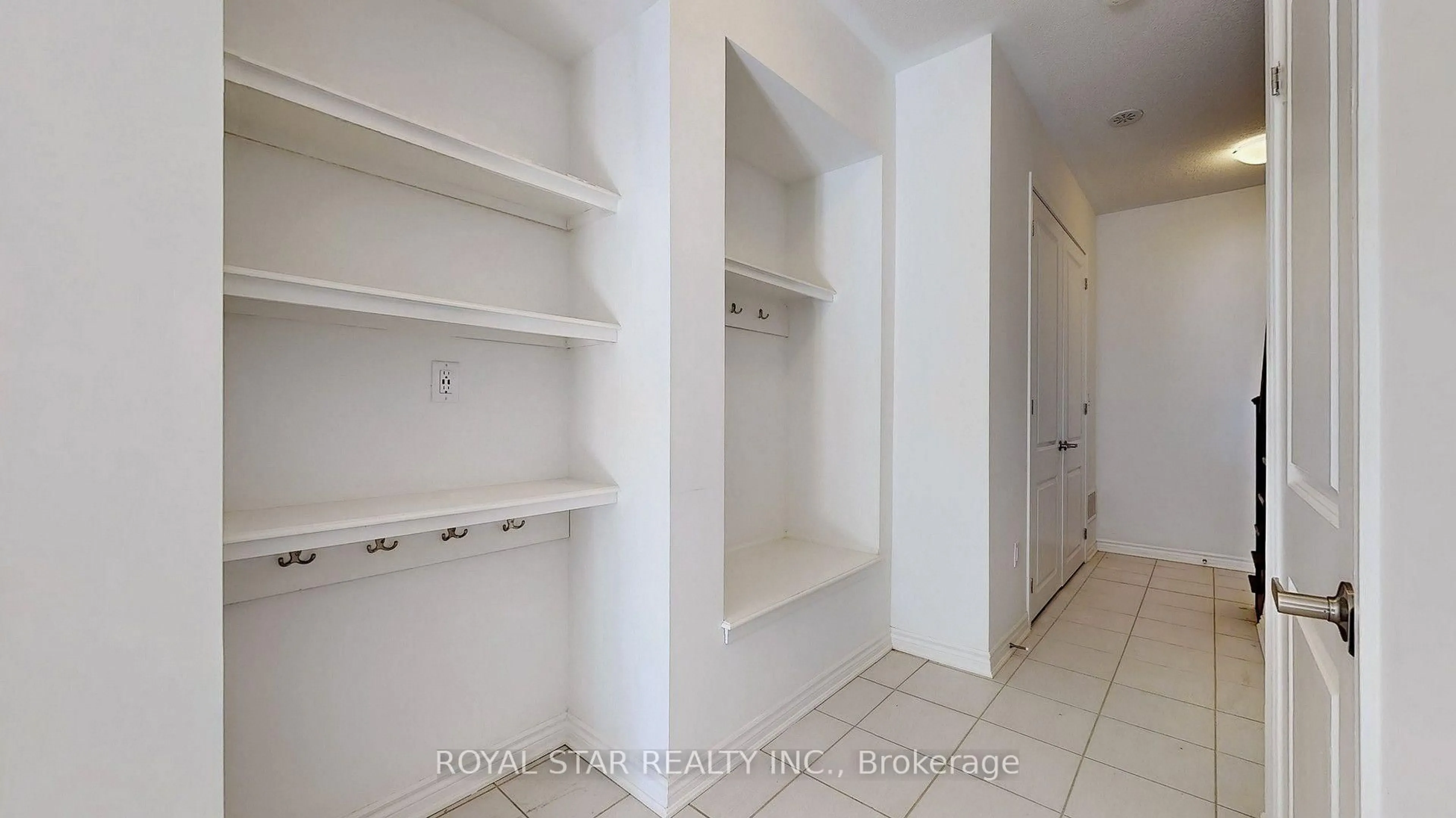 Storage room or clothes room or walk-in closet for 32 Melmar St, Brampton Ontario L7A 5K6