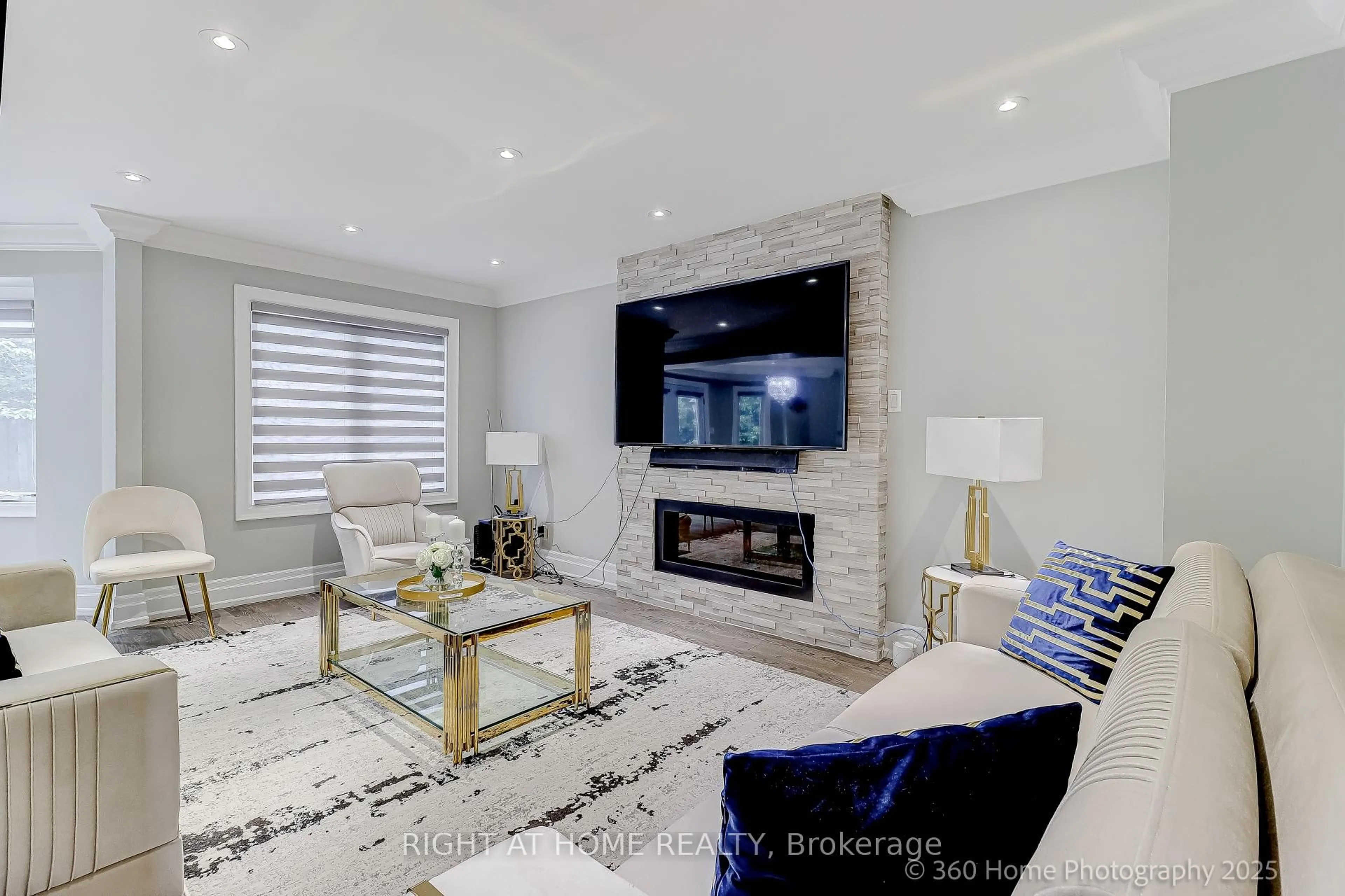 Living room with furniture, unknown for 1016 Red Pine Cres, Mississauga Ontario L5H 4E8