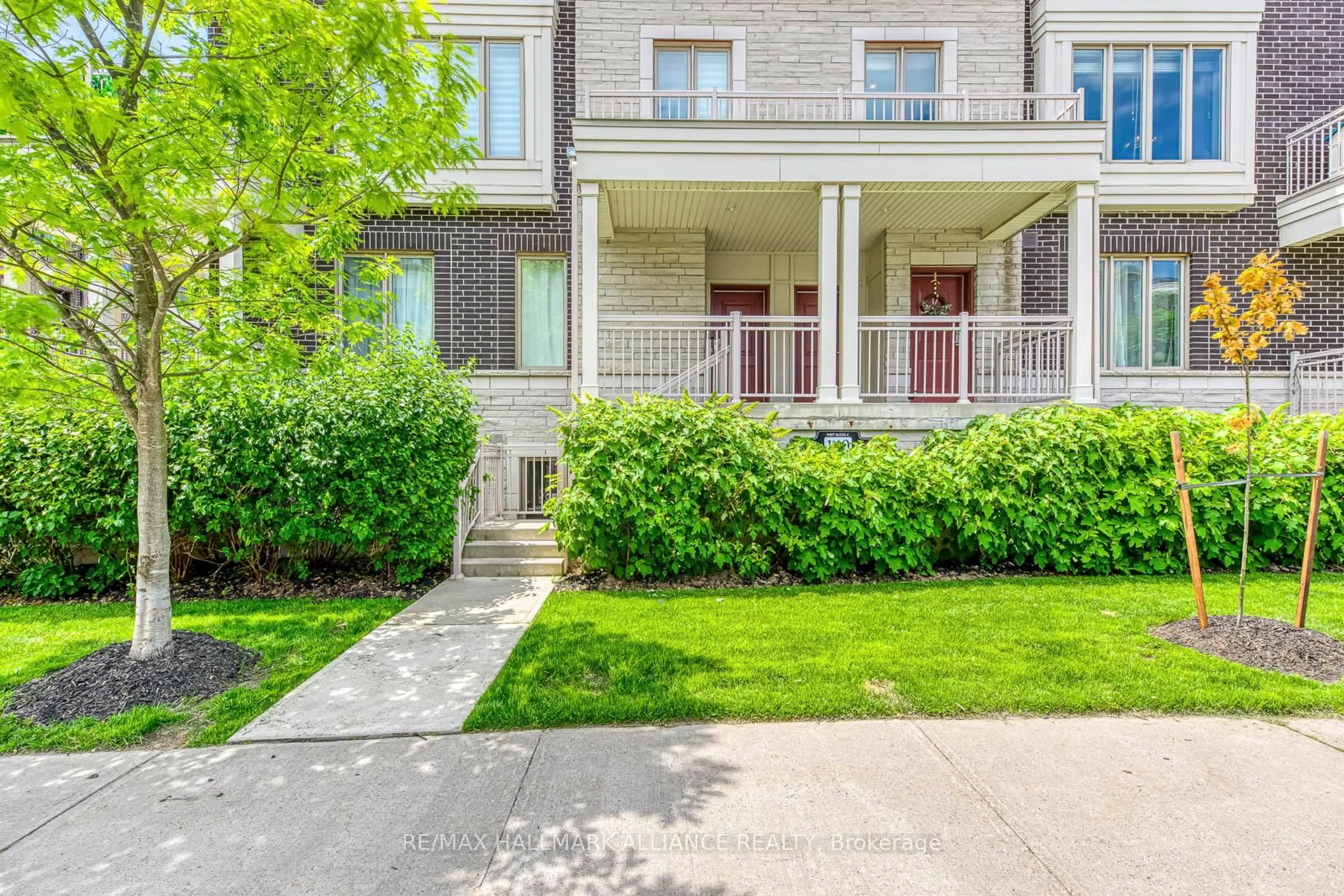Patio, street for 140 Long Branch Ave #18, Toronto Ontario M8W 0B1