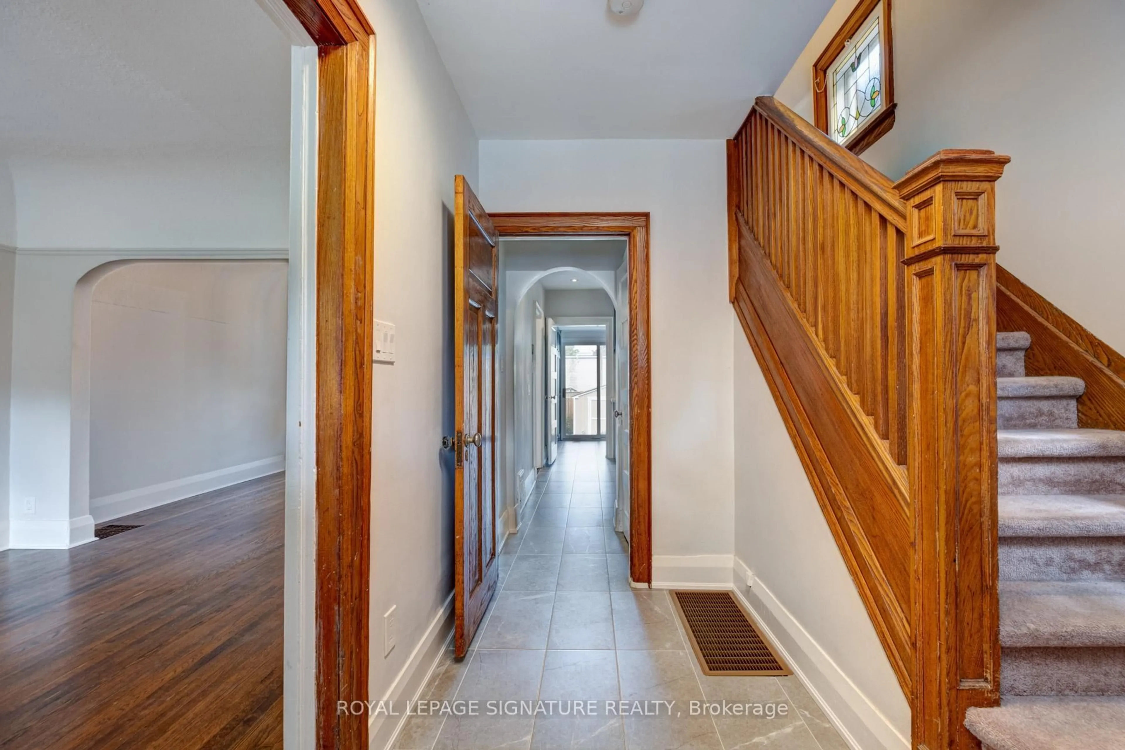 Indoor entryway for 68 Ostend Ave, Toronto Ontario M6S 1L6
