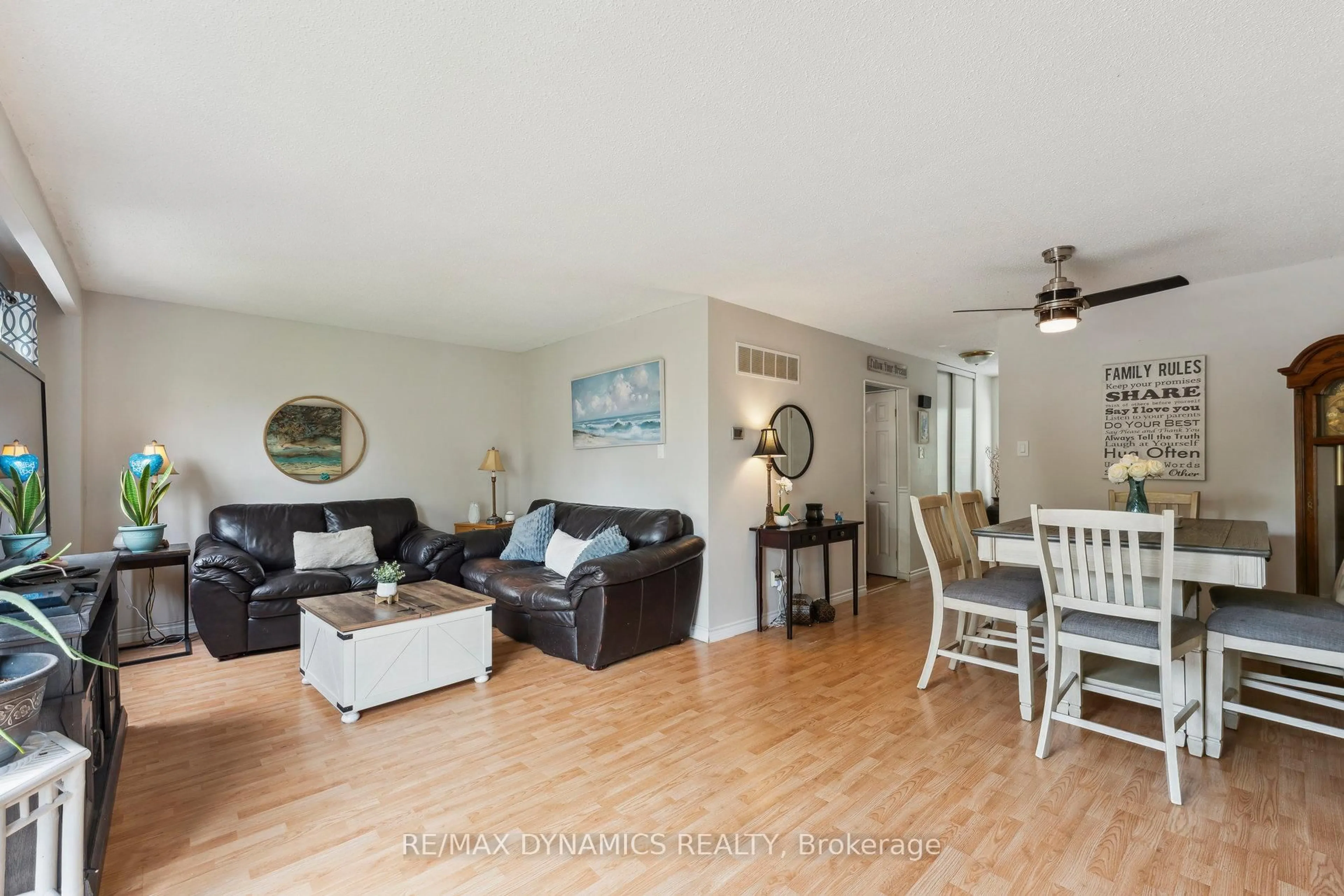 Living room with furniture, wood/laminate floor for 82 Lynden Circ, Halton Hills Ontario L7G 4Y8
