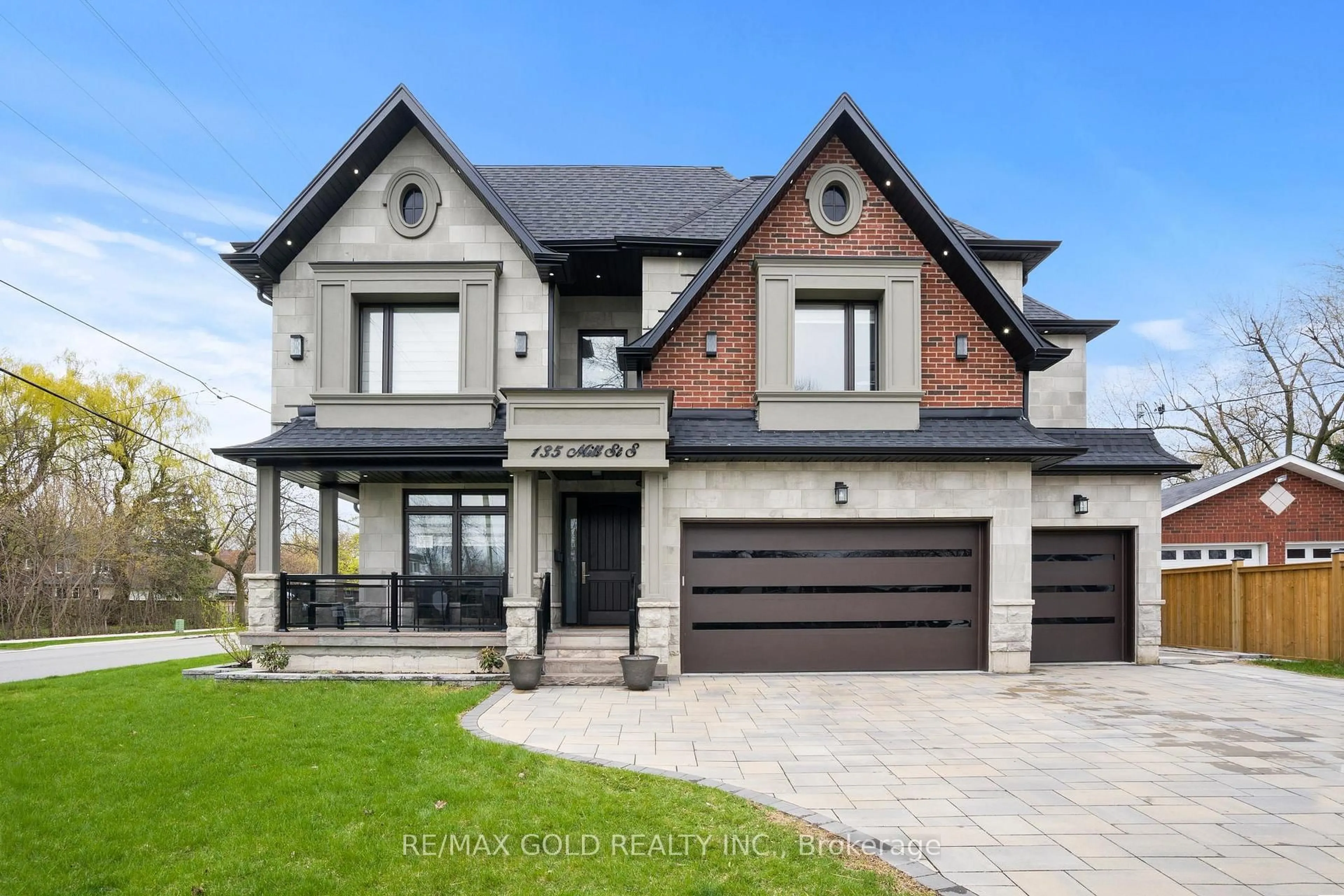 Home with brick exterior material, street for 135 Mill St, Brampton Ontario L6Y 1T4