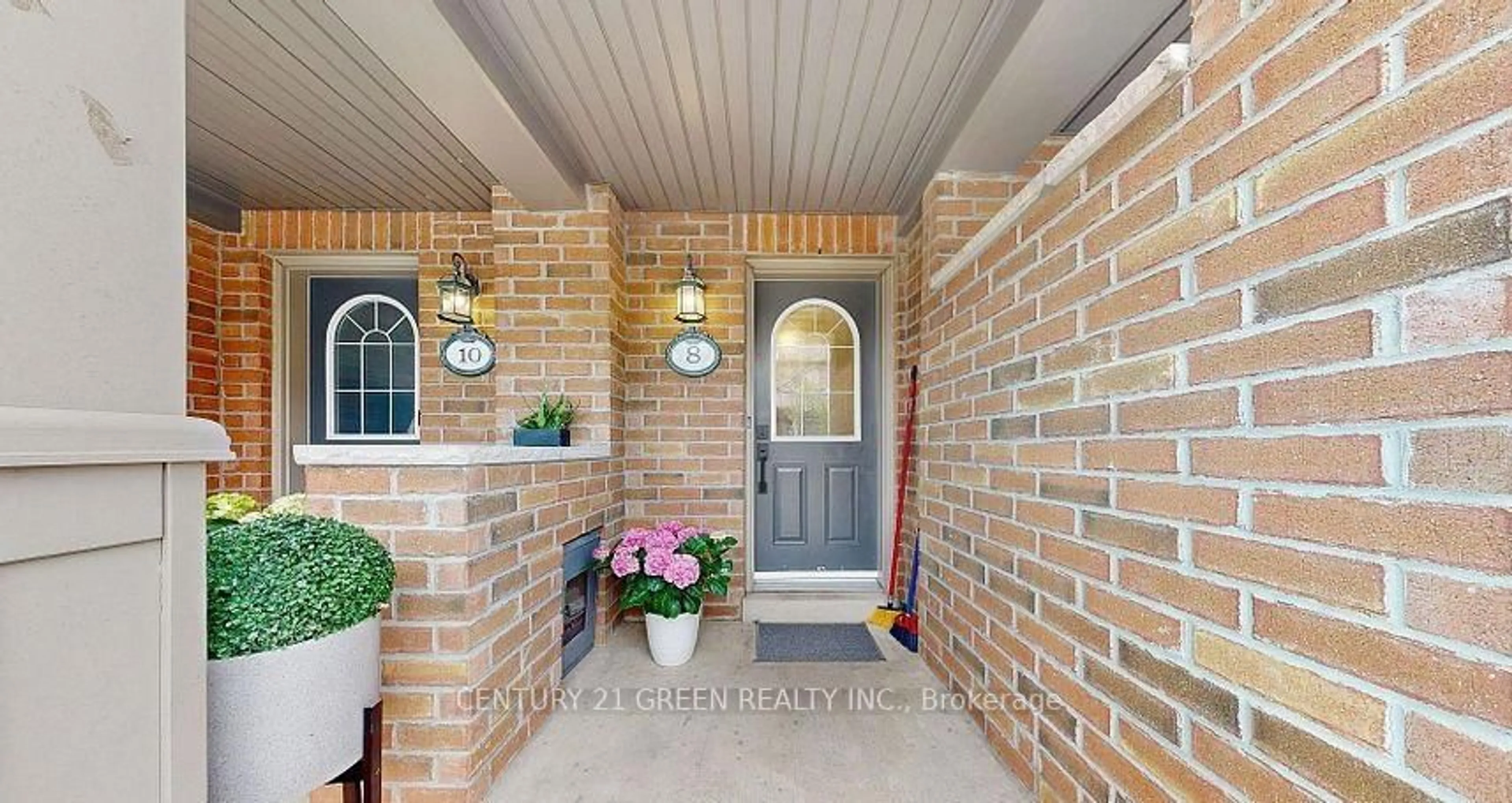 Indoor entryway for 8 Bakewell St, Brampton Ontario L5L 2E5