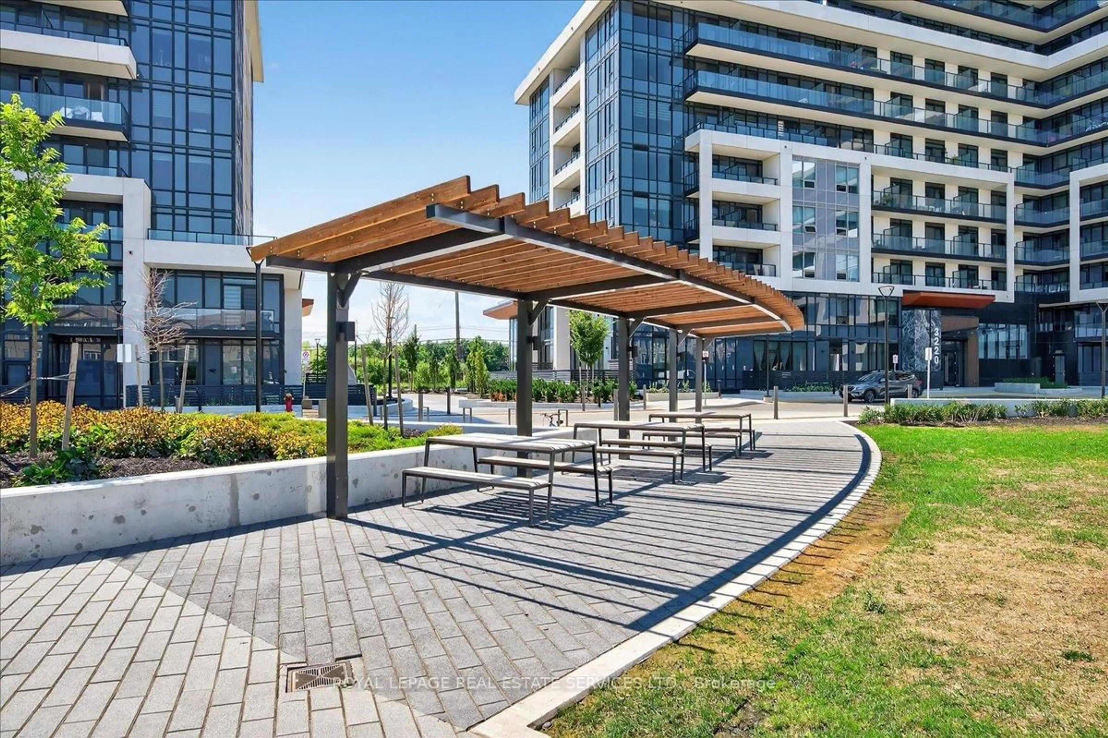 Patio, street for 3220 William Coltson Ave #514, Oakville Ontario L6H 7C2