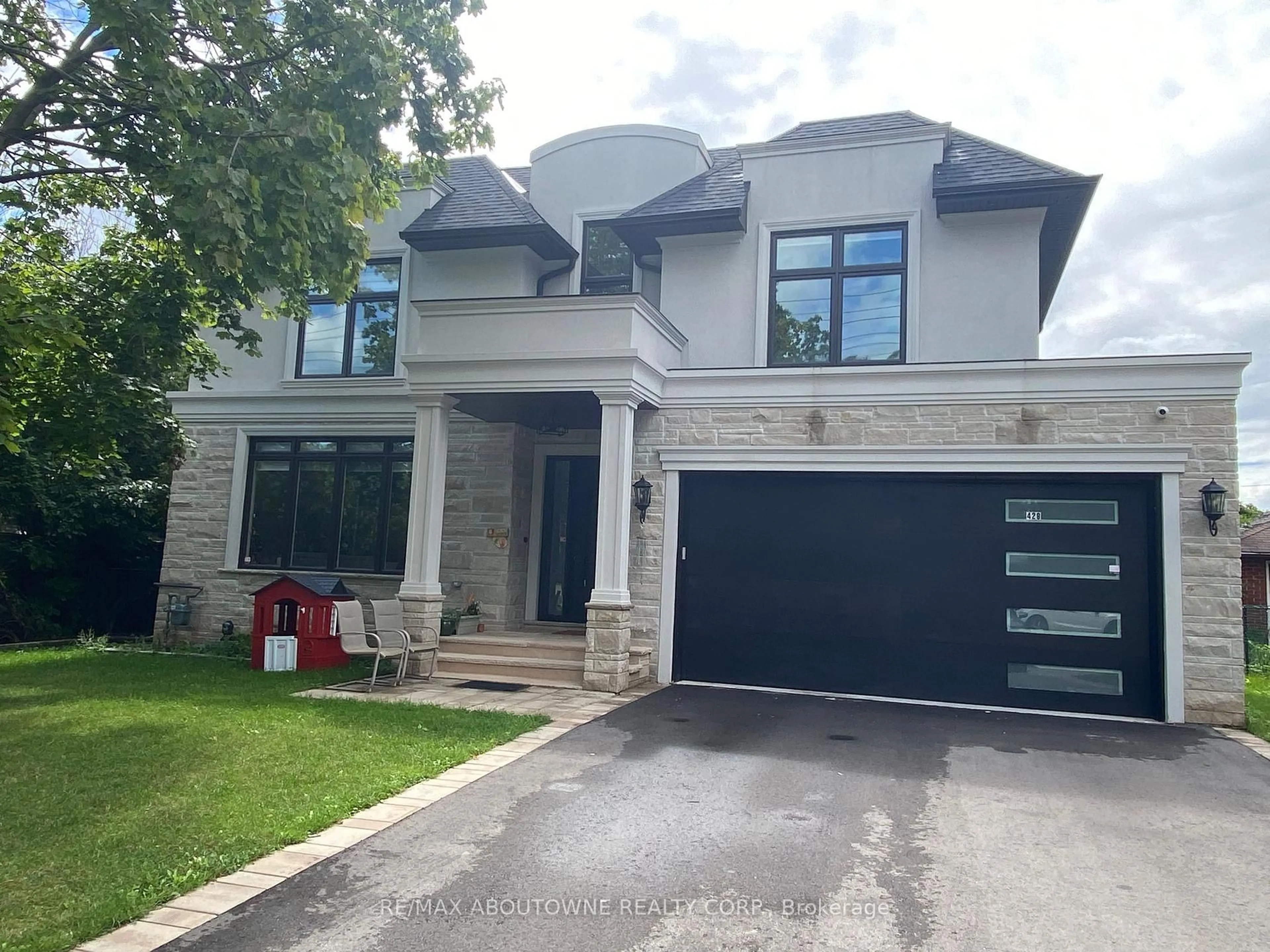 Home with brick exterior material, street for 428 Third Line, Oakville Ontario L6L 4A5