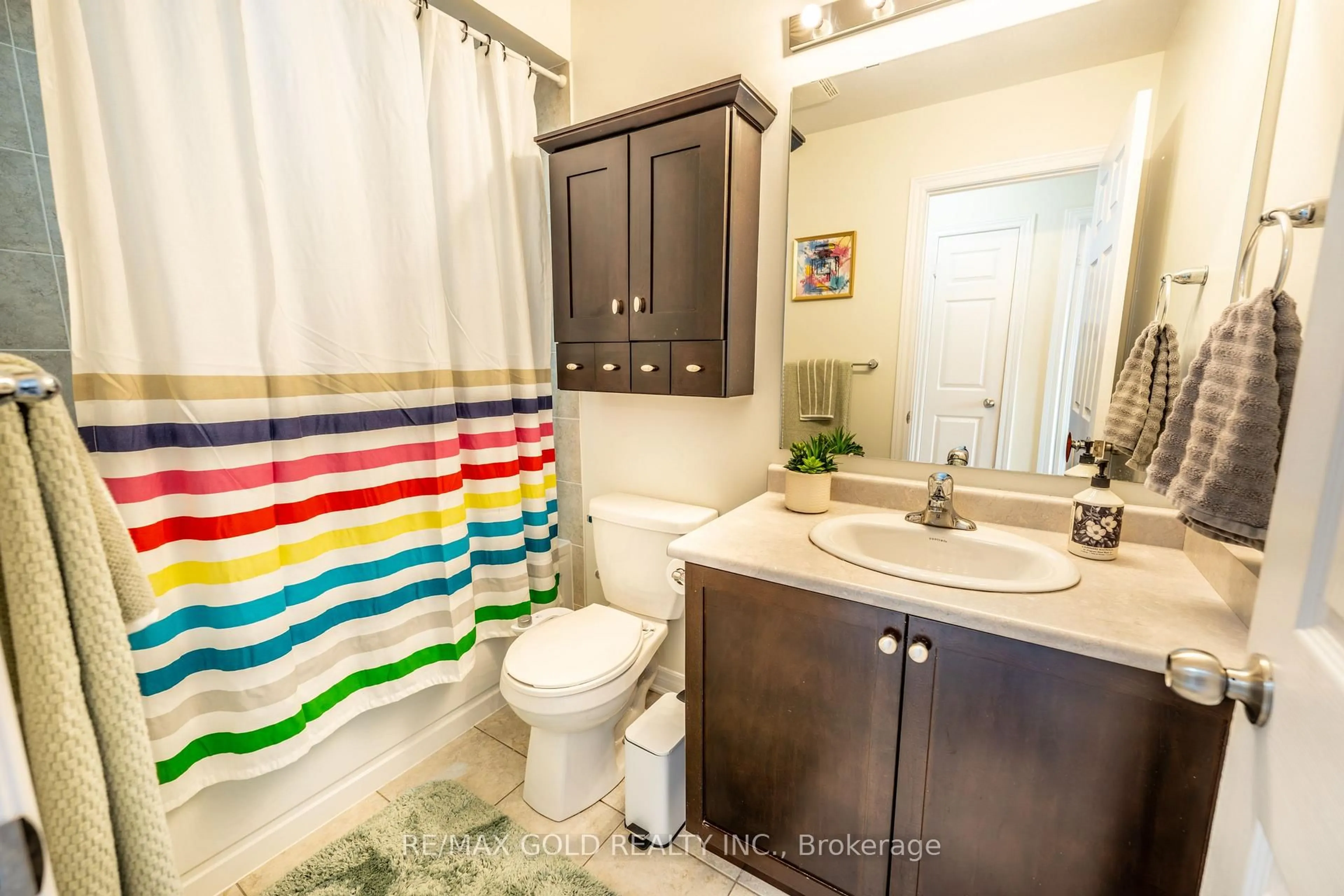 Standard bathroom, ceramic/tile floor for 34 Rockbrook Tr, Brampton Ontario L7A 4H8