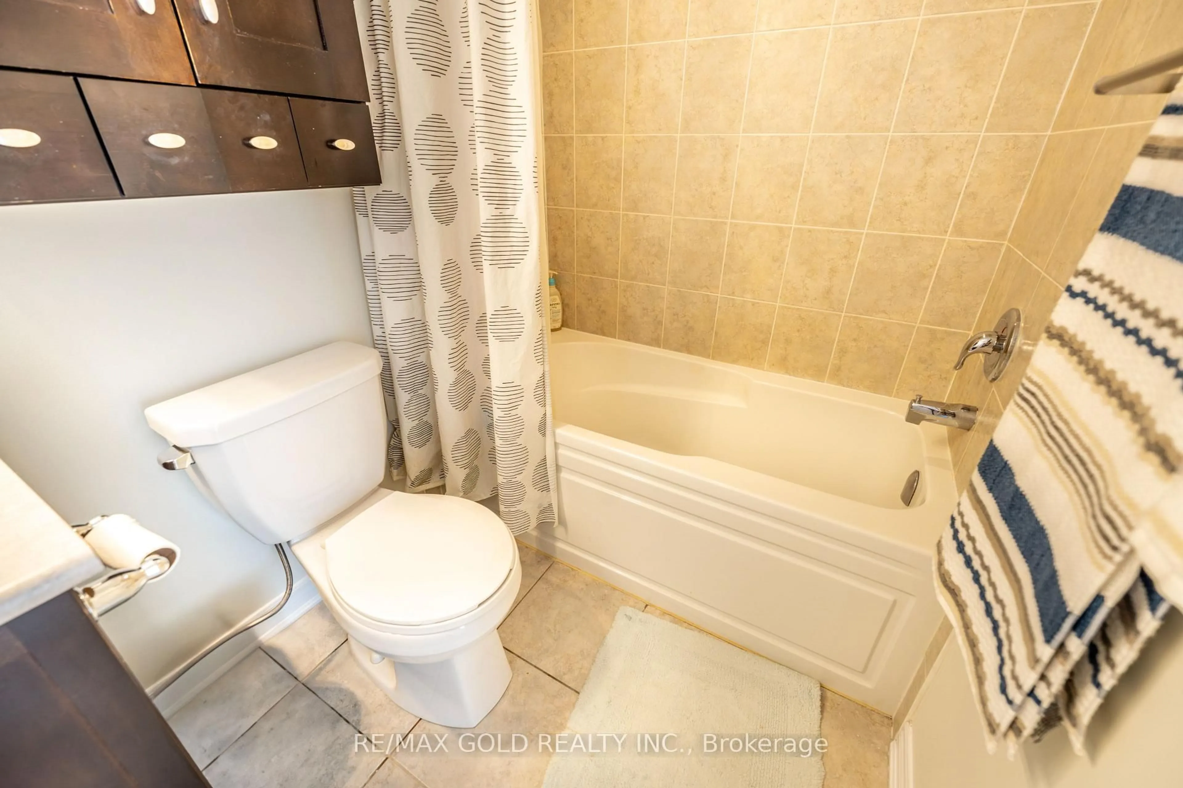 Standard bathroom, ceramic/tile floor for 34 Rockbrook Tr, Brampton Ontario L7A 4H8