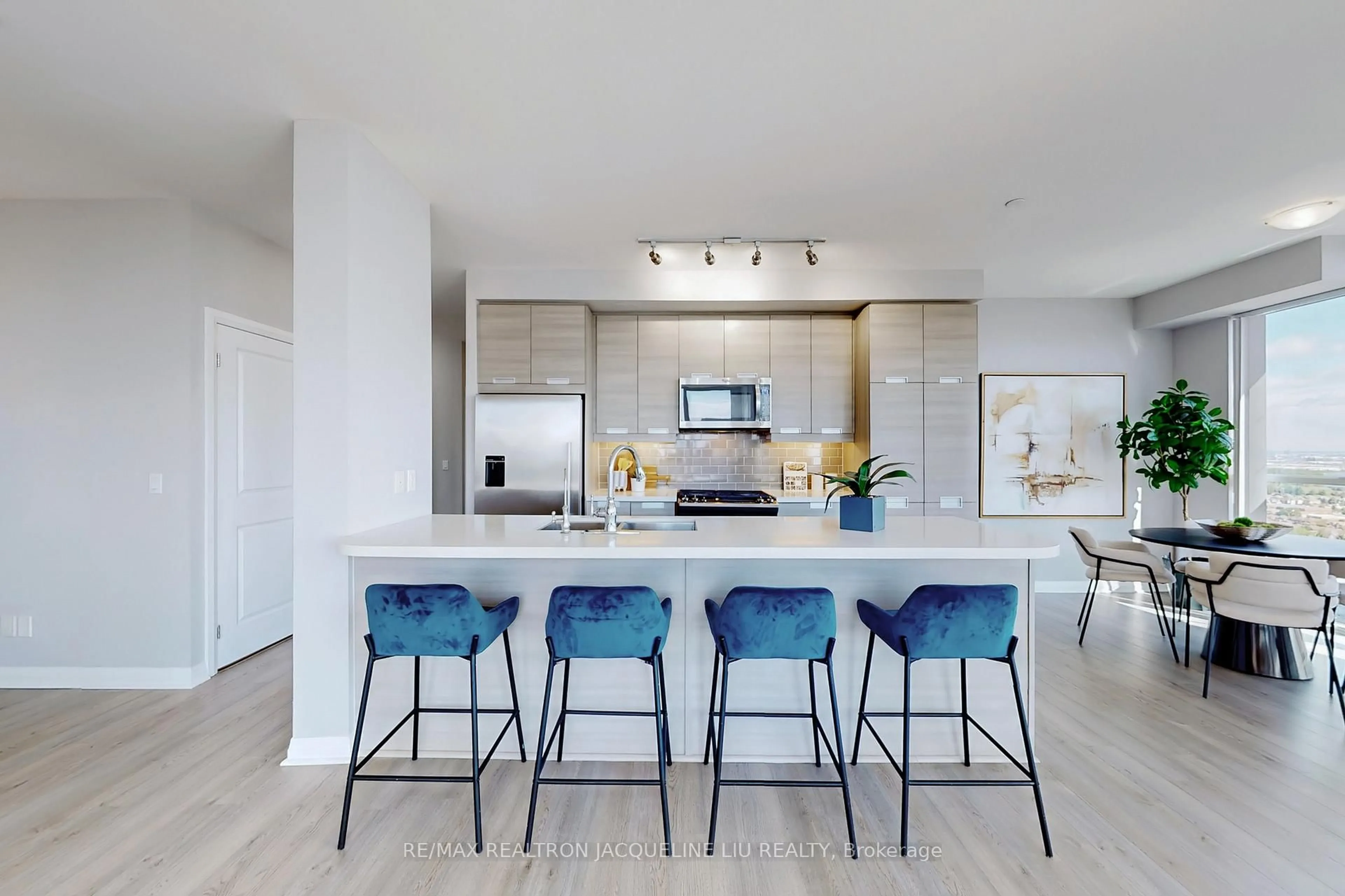 Open concept kitchen, unknown for 75 Eglinton Ave #2801, Mississauga Ontario L5R 0E5