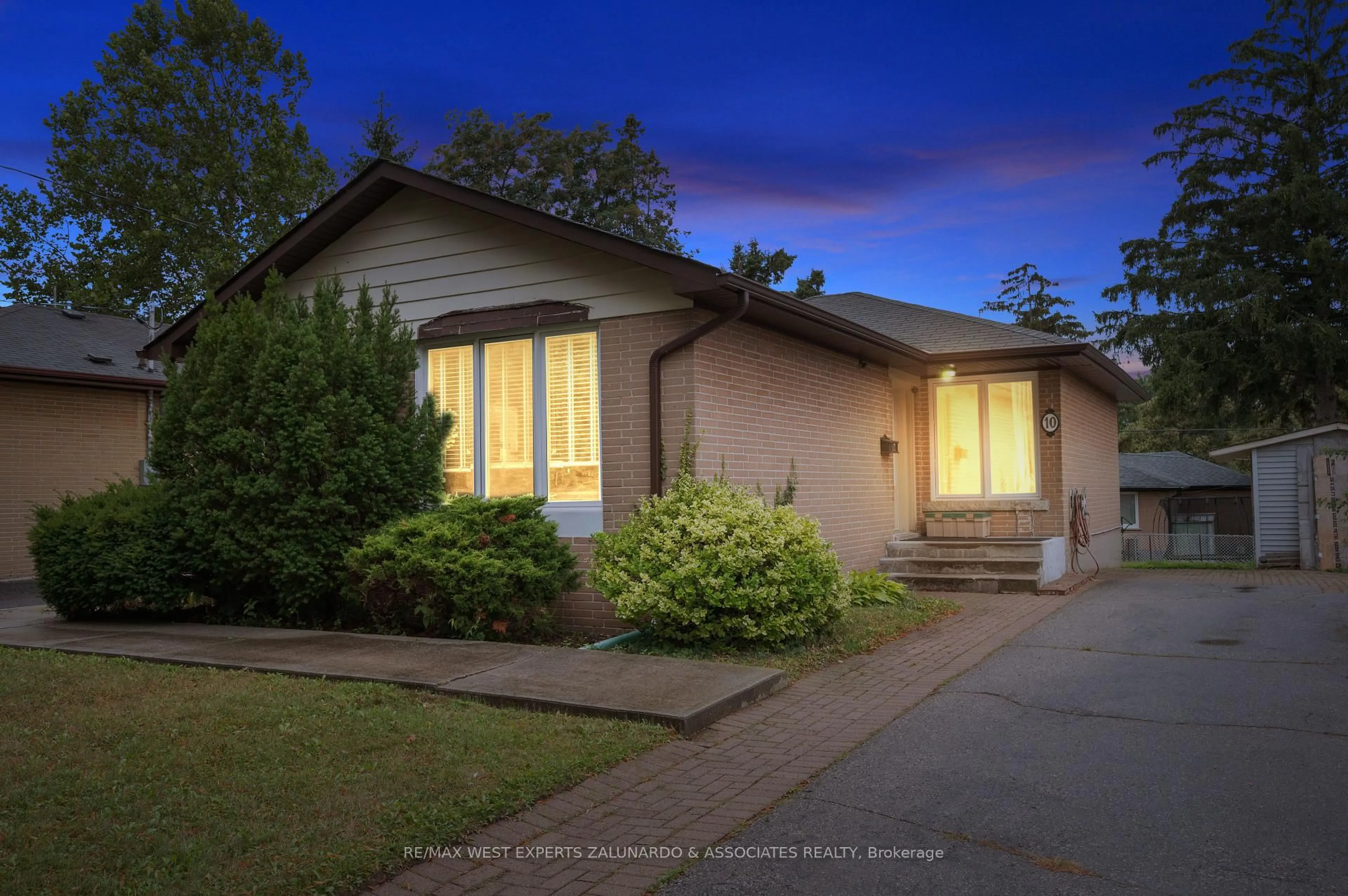 Unknown for 10 Dashwood Cres, Toronto Ontario M9V 2N8