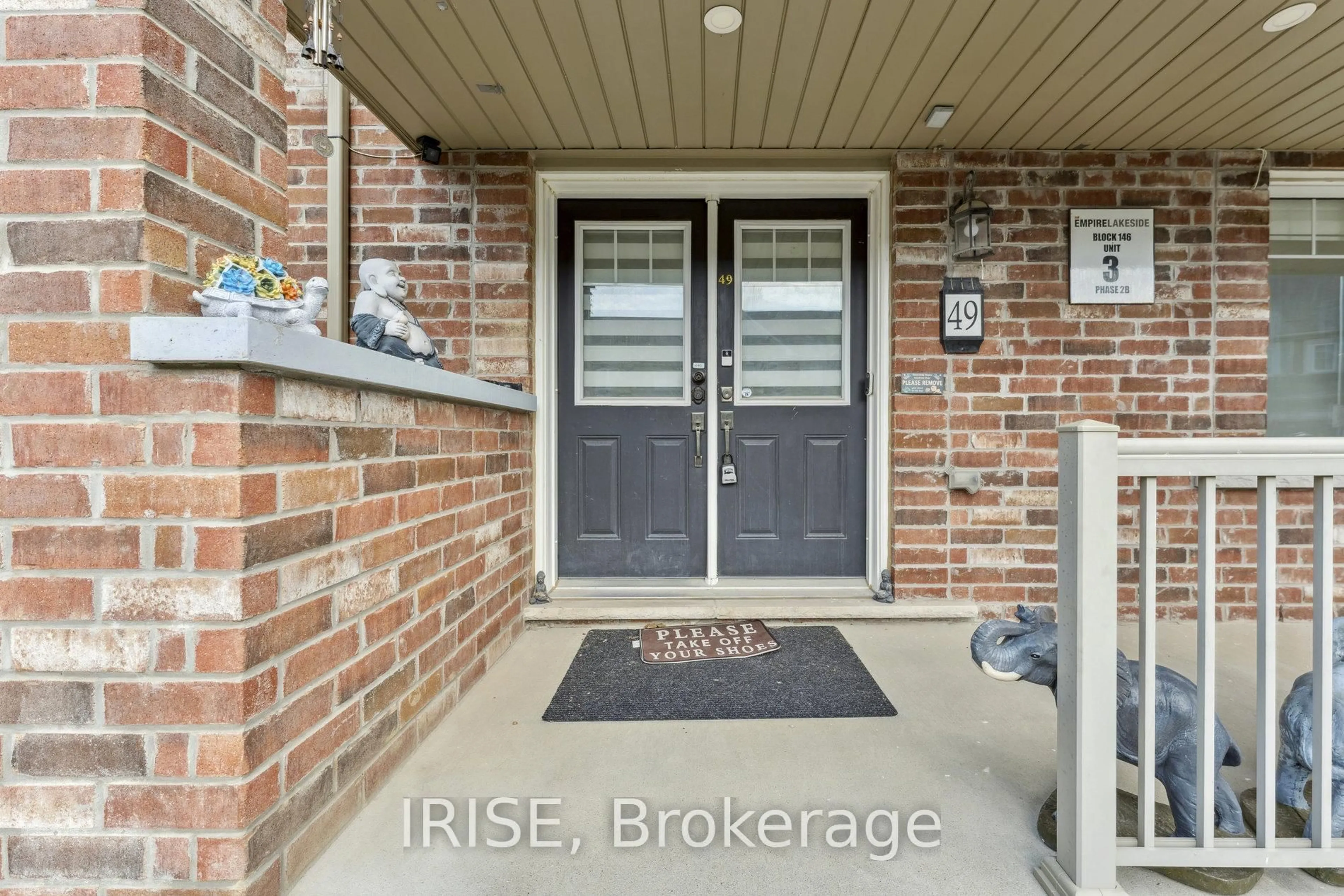 Indoor entryway for 49 Golden Springs Dr, Brampton Ontario L7A 0C7
