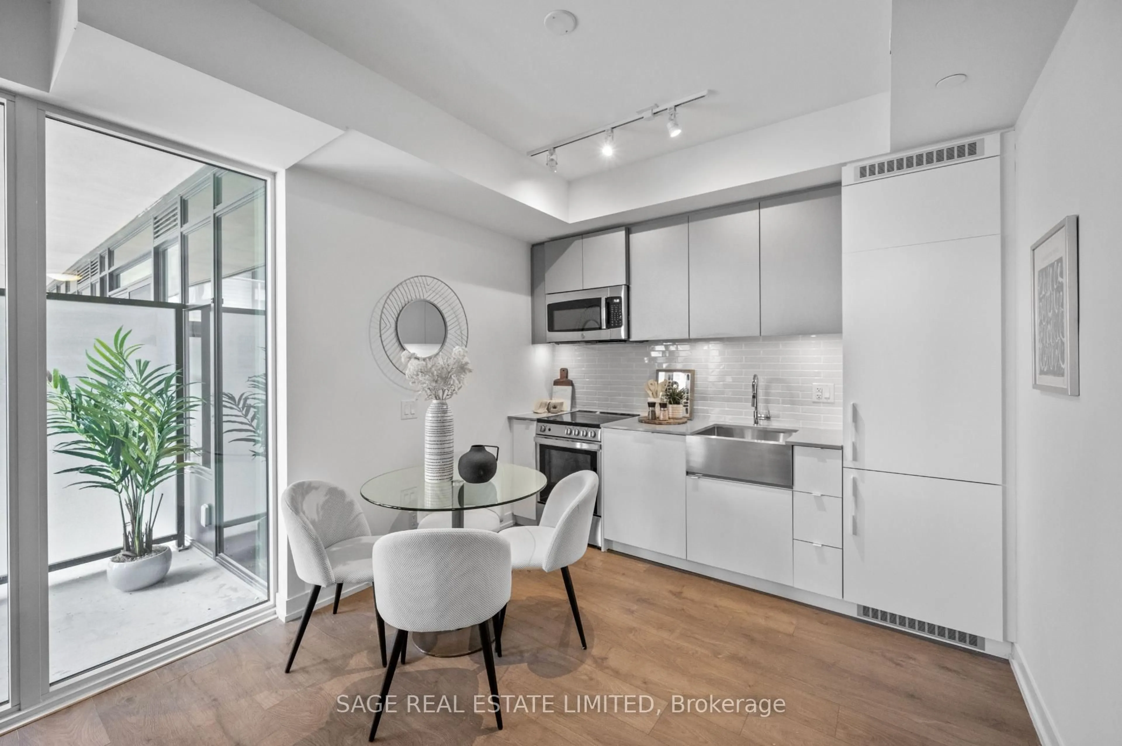 Open concept kitchen, unknown for 270 Dufferin St #711, Toronto Ontario M6K 0H8