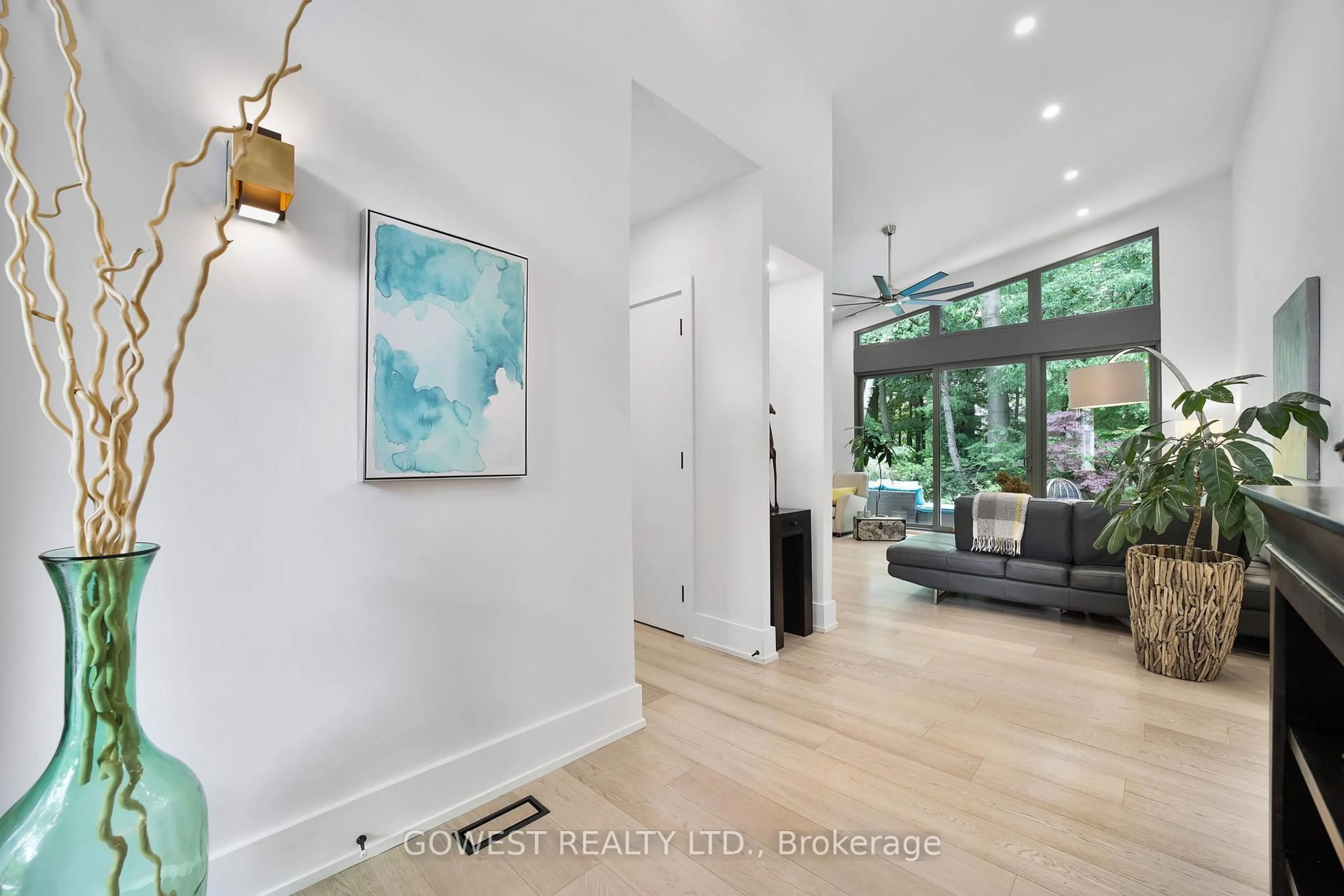Indoor entryway for 344 Dalewood Dr, Oakville Ontario L6J 4P5
