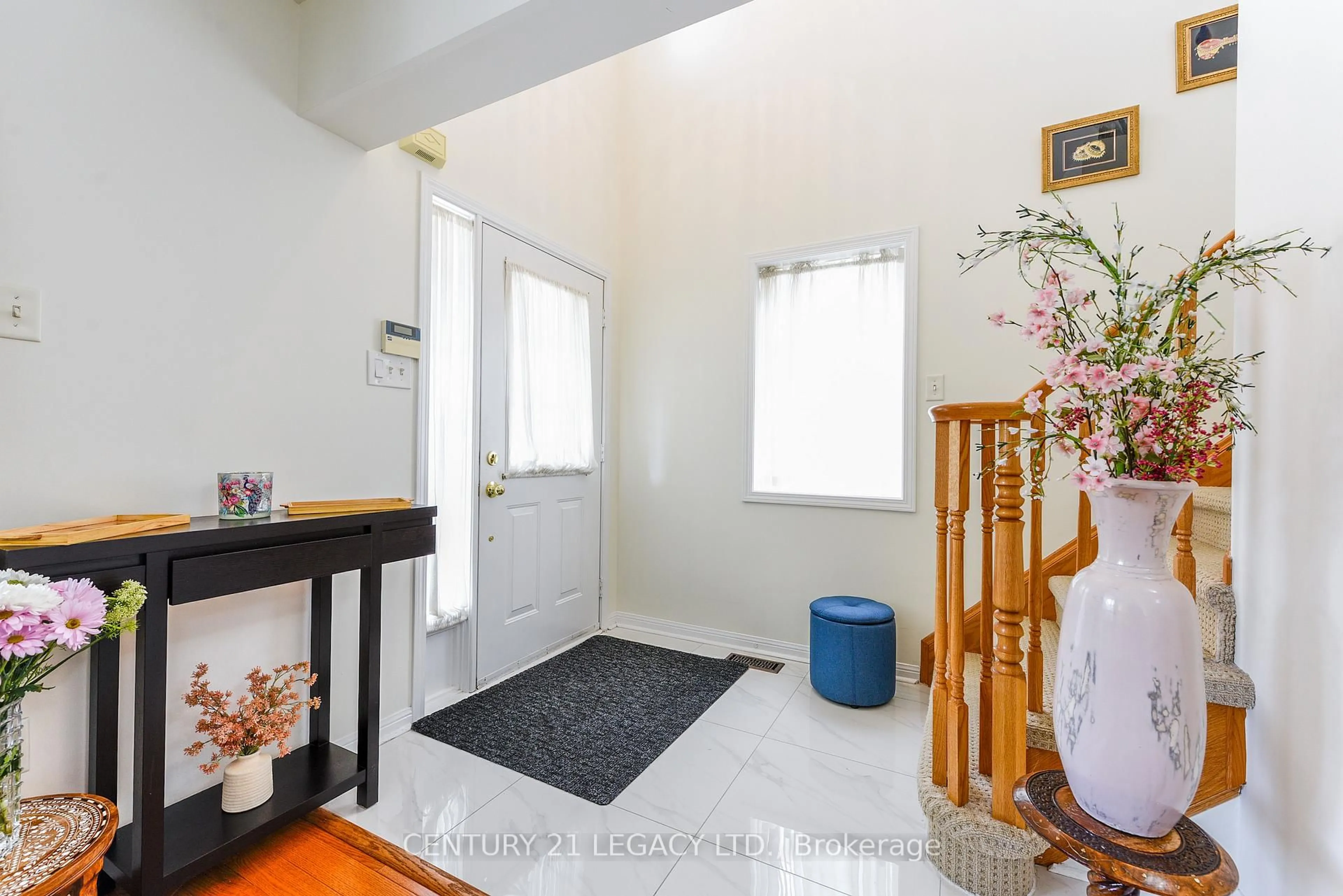 Indoor entryway for 2496 Clayborne Pl, Oakville Ontario L6M 4C3