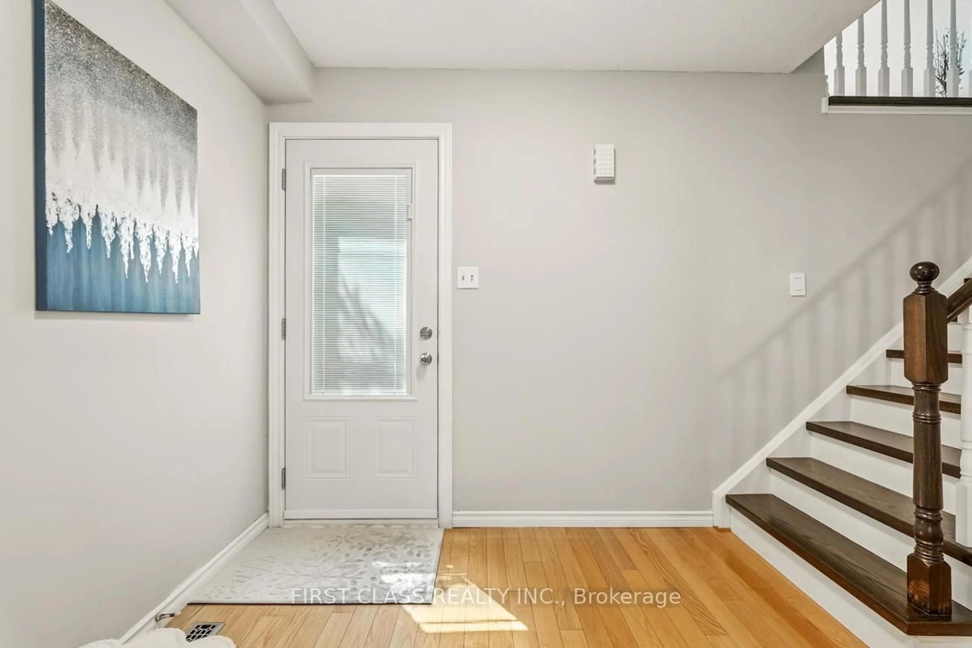 Indoor entryway for 5053 Rundle Cres, Mississauga Ontario L5M 4A4