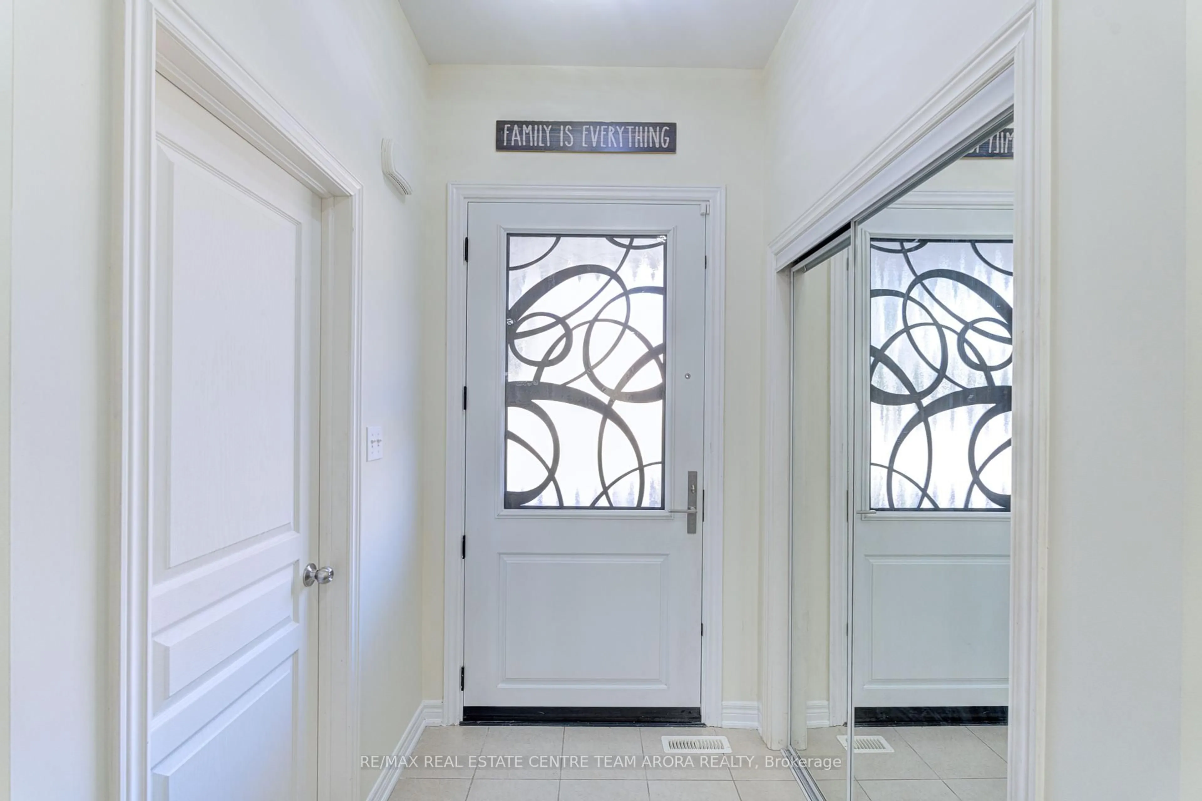 Indoor entryway for 54 Allegro Dr, Brampton Ontario L6Y 5Y6