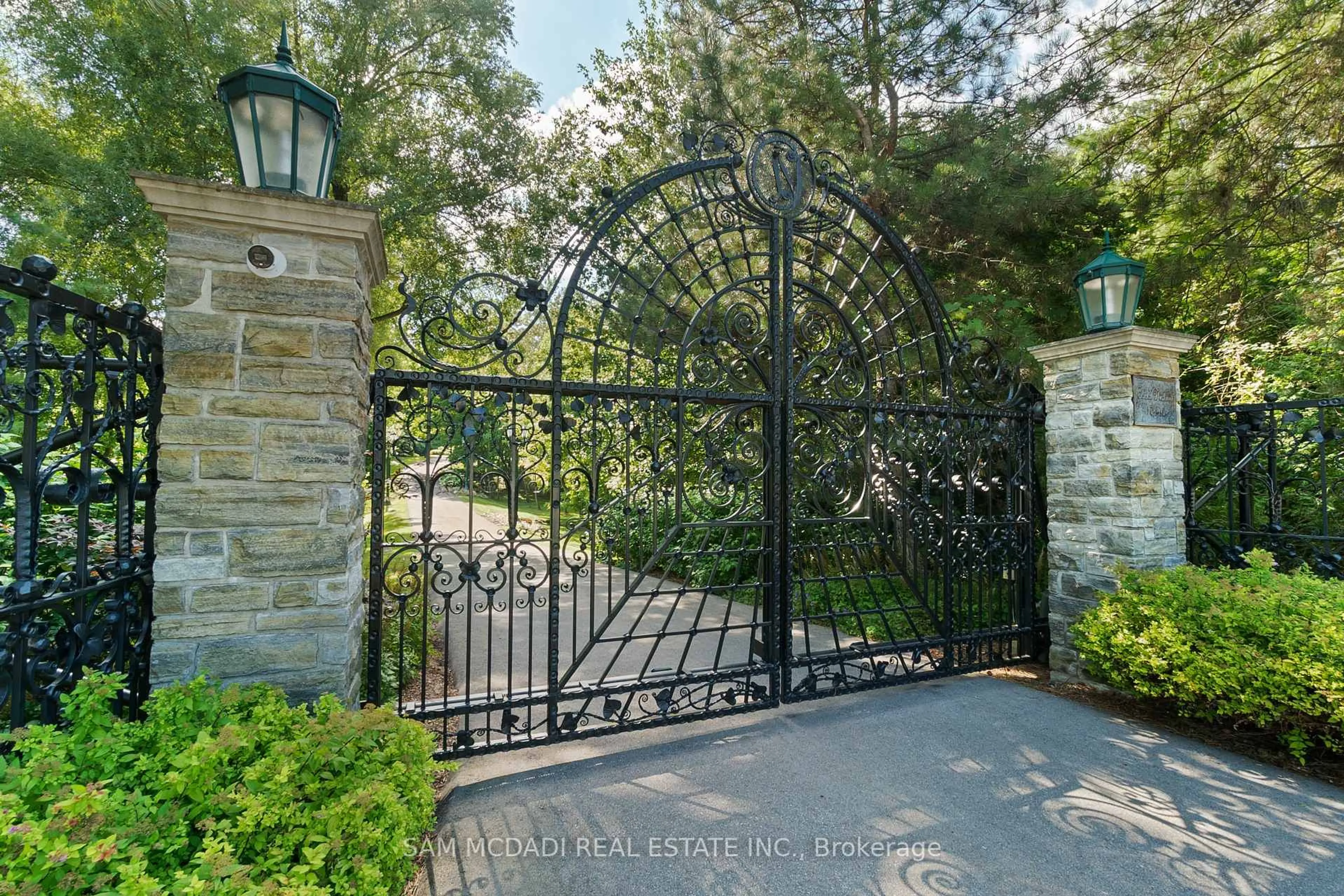 Indoor entryway for 10140 Pineview Tr, Milton Ontario L0P 1B0
