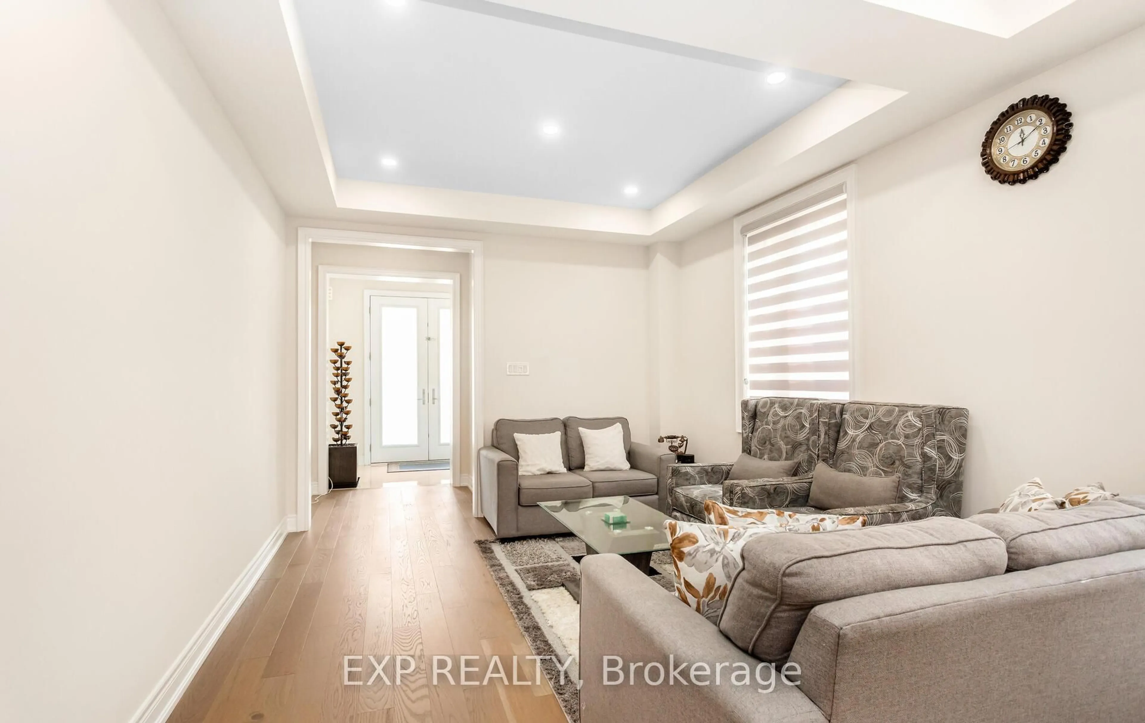Living room with furniture, unknown for 40 Frost St, Brampton Ontario L6X 5R3